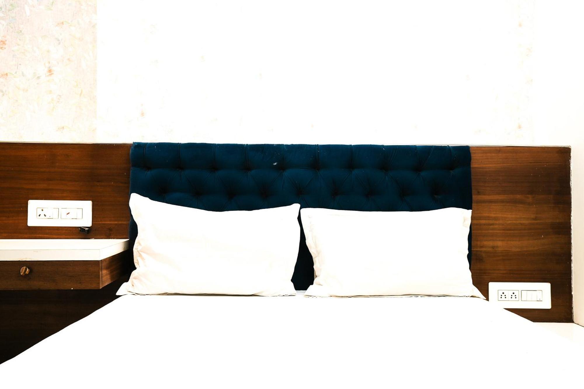 Elegance Hotel 2*