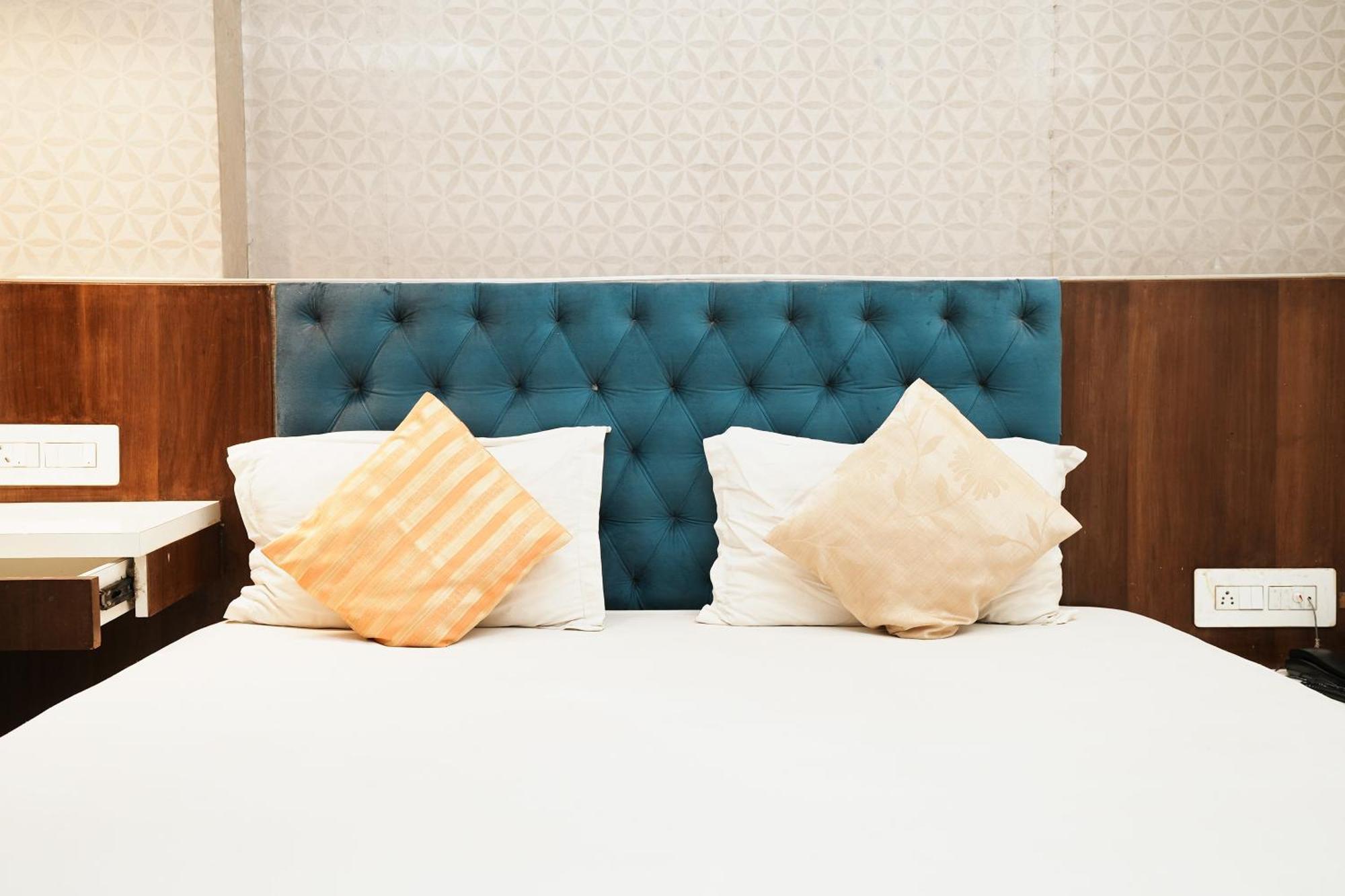 Elegance Hotel