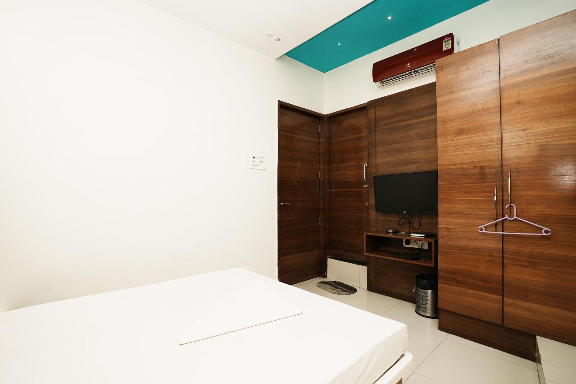 Elegance Hotel