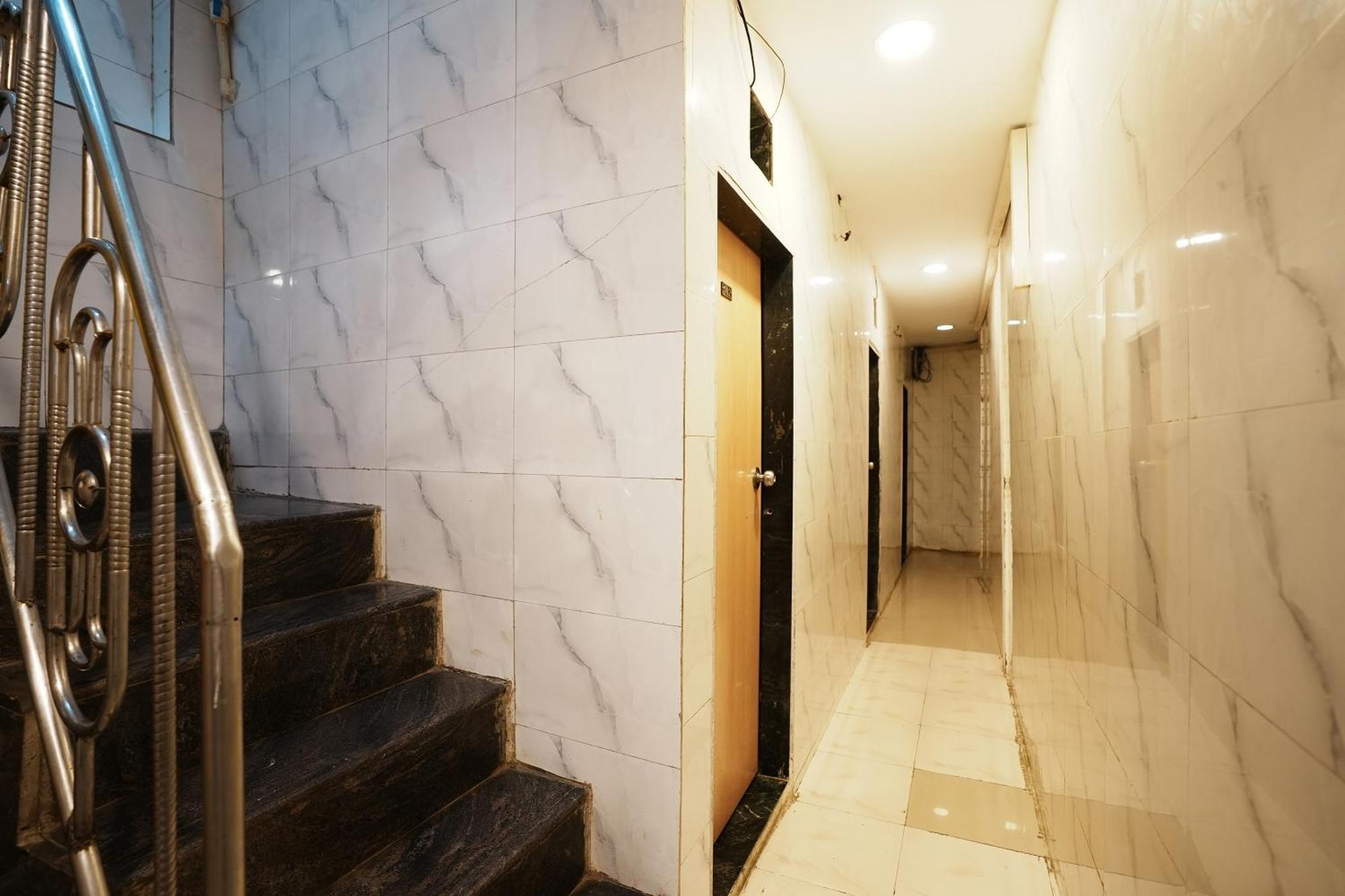 Harihara Residency Comfort Andheri East, 2*