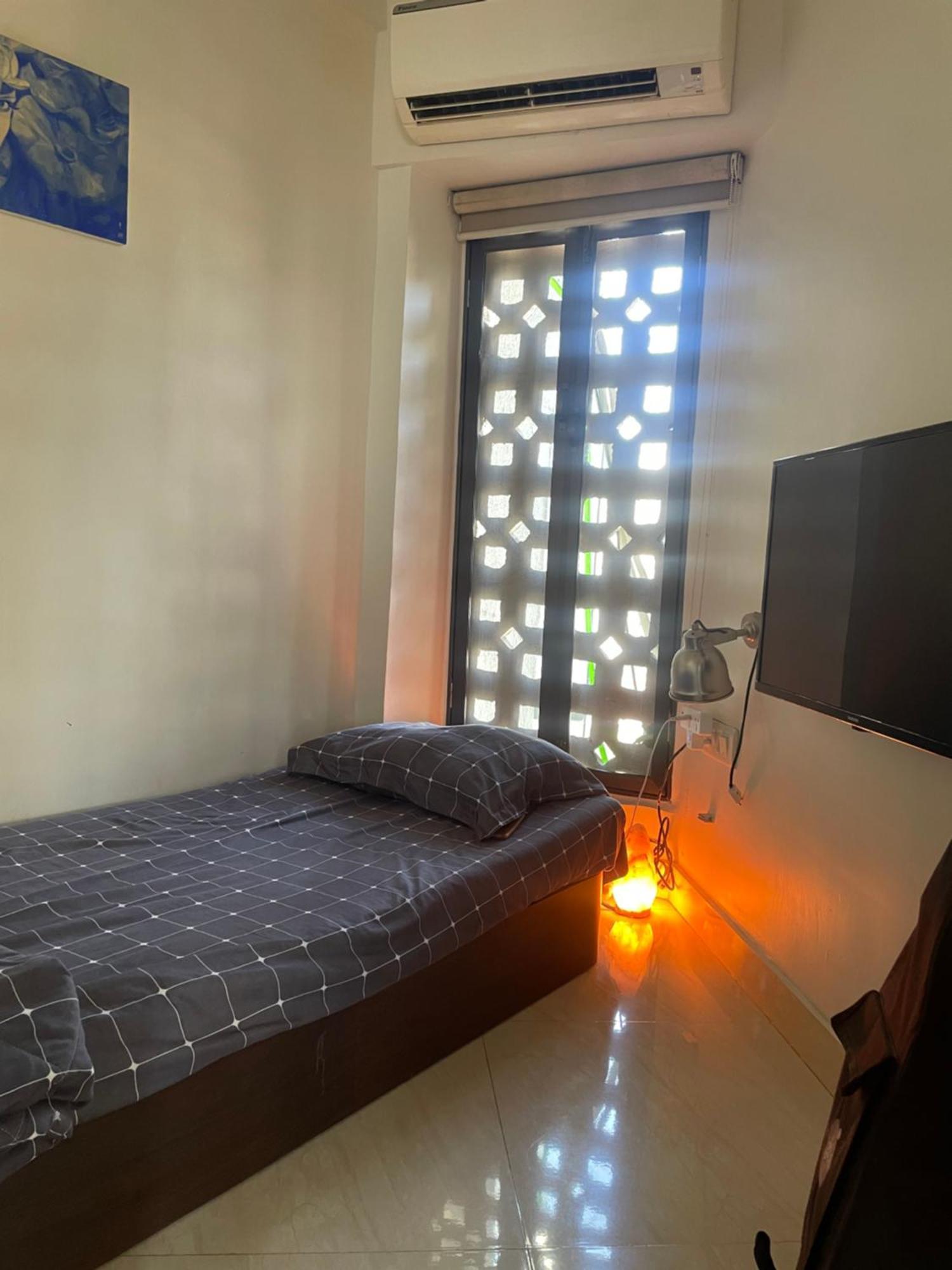 Eternal Sunshine Pod Homestay Mumbai