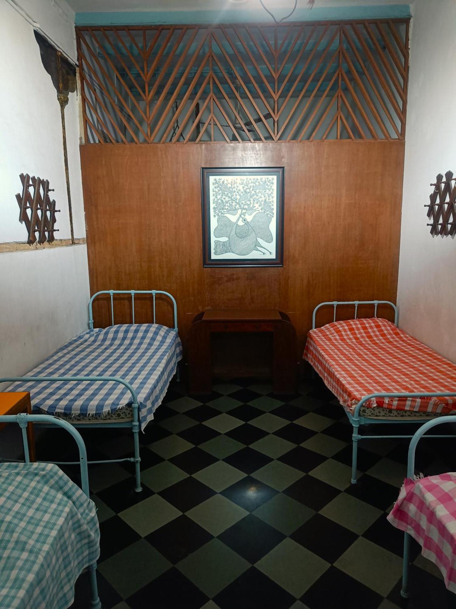 Hostel Vasantashram Csmt Mumbai, Free Wifi With 1940s Retro Vibe *