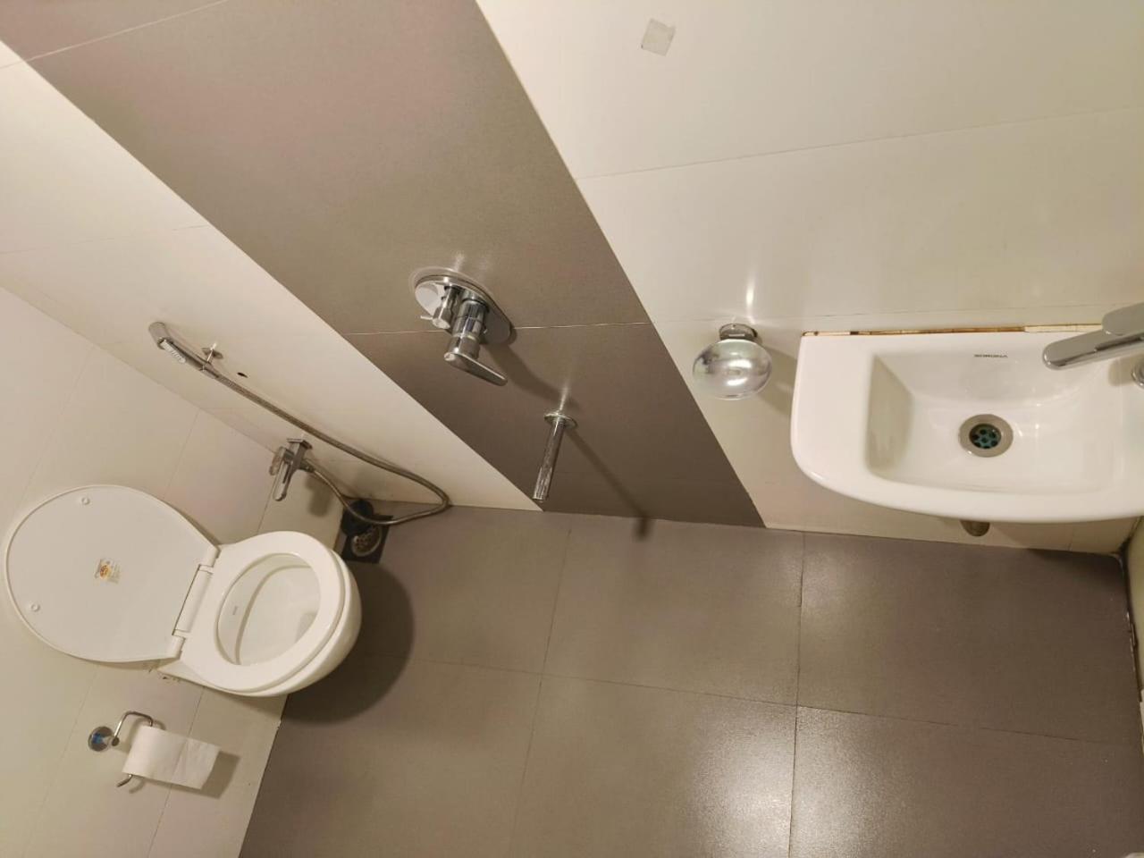Crown Juhu Hotel 2*
