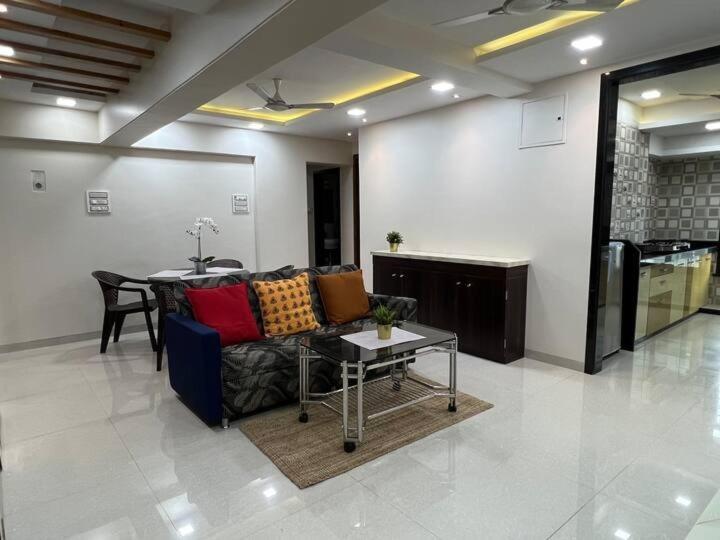3br Service In Parel Apartment *