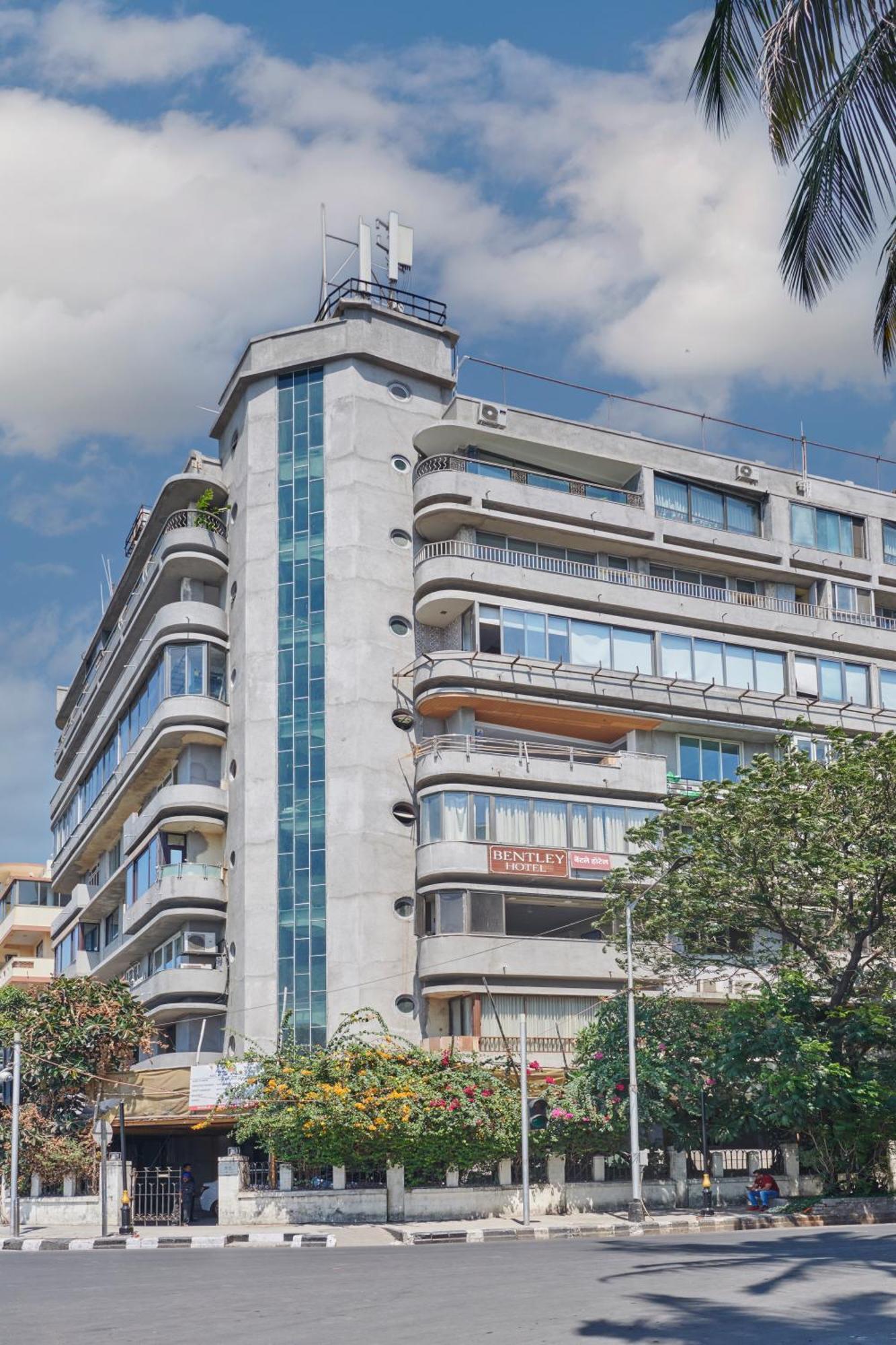 Hotel Bentley Marine Drive 2*