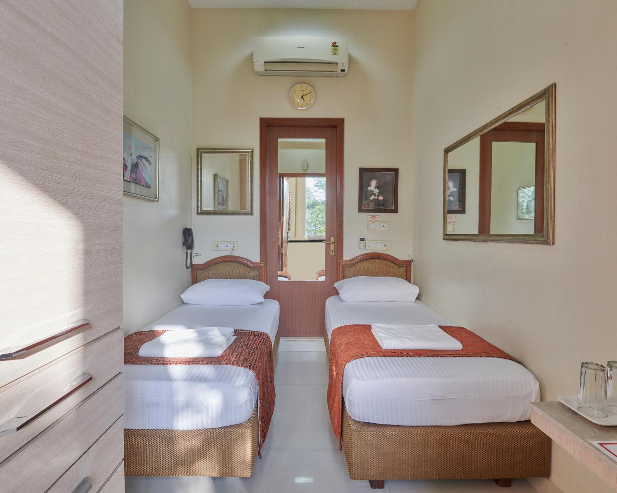 Elphinstone Hotel 2*