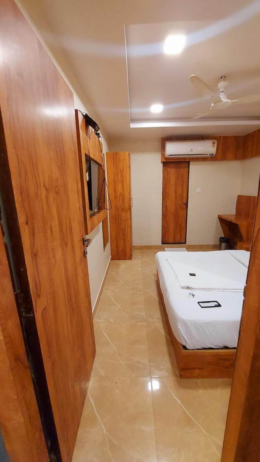 Hotel Rigga Kokilaben Dhirubhai Ambani Hospital Mumbai