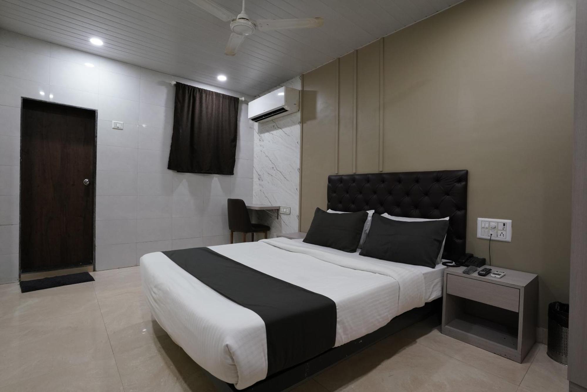 Guest house U Life Residency Mumbai