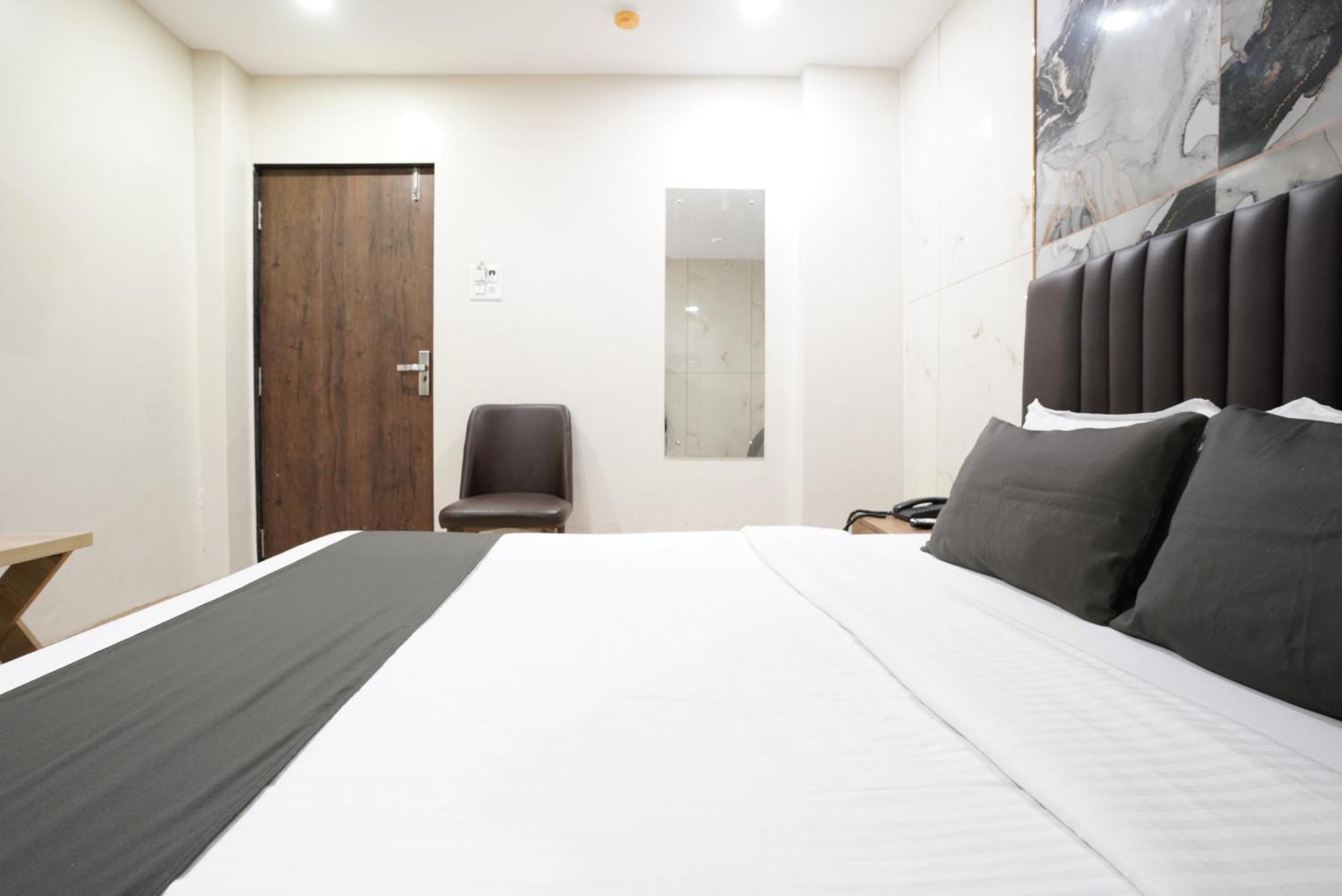 Guest house U Life Residency Mumbai