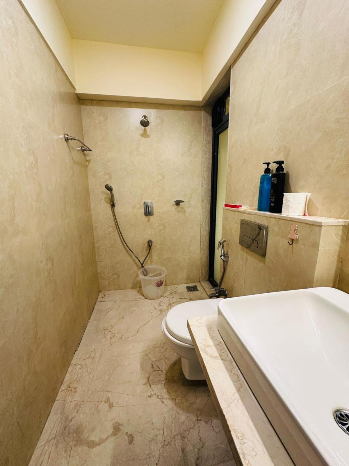 Apartment 1br Service In Bkc By Florastays