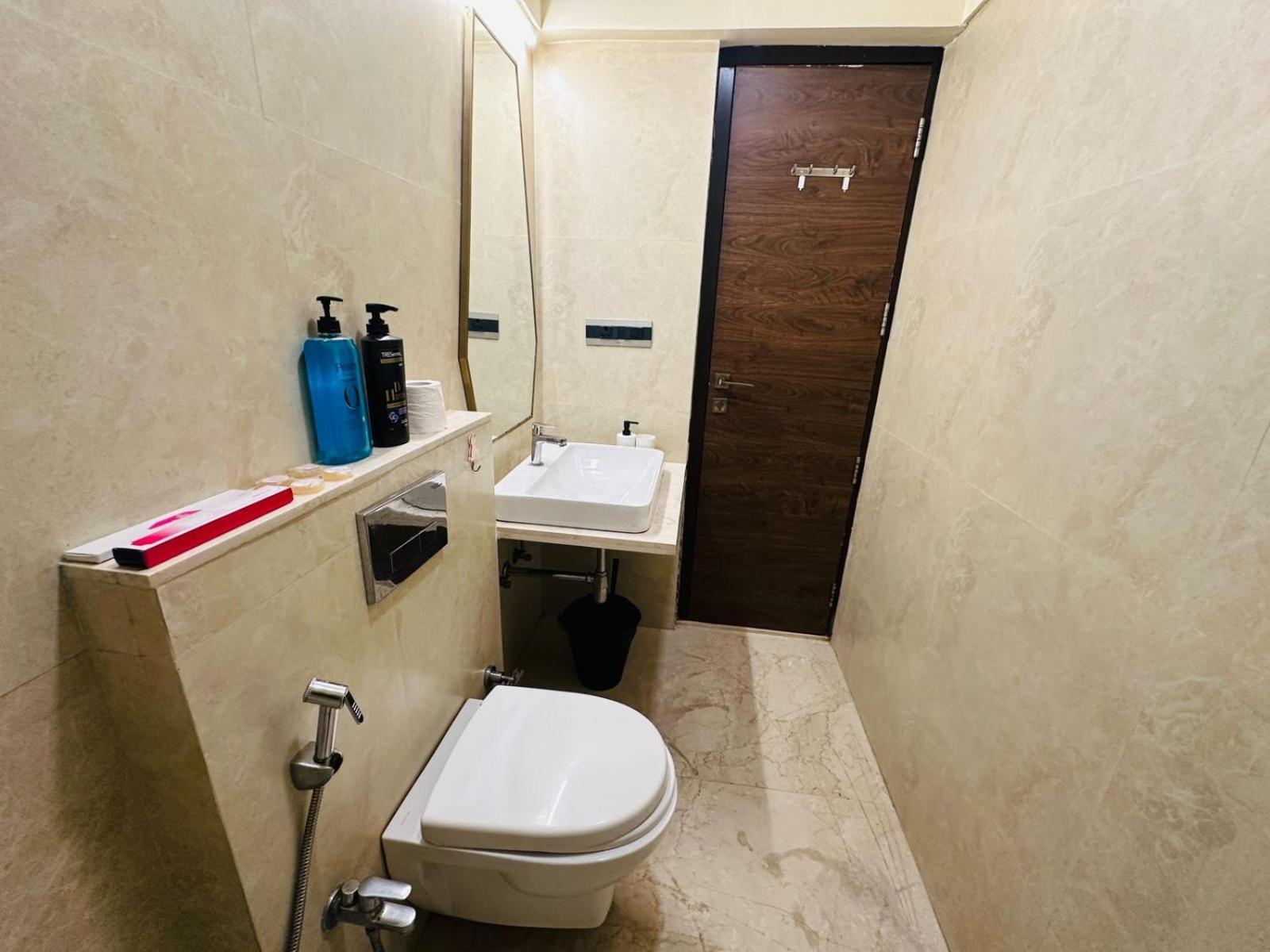1br Service In Bkc By Florastays Apartment *