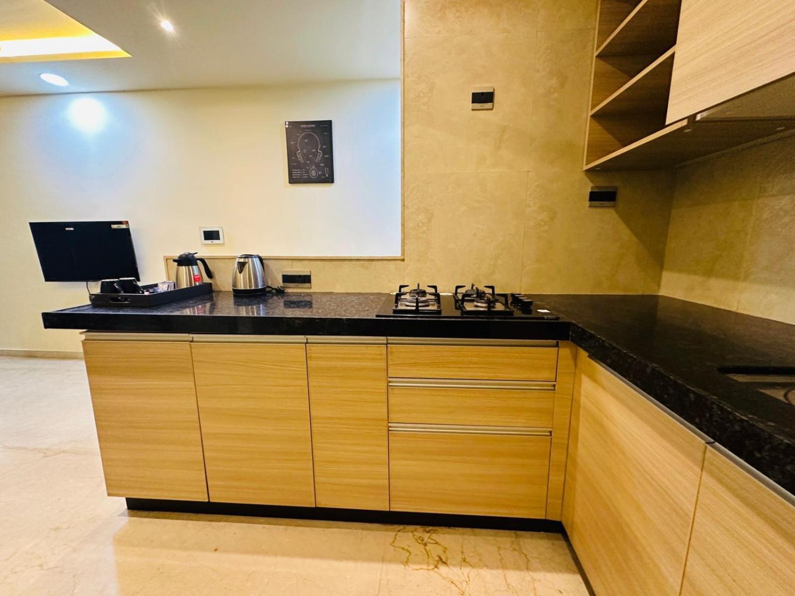 Apartment 1br Service In Bkc By Florastays