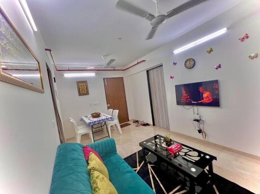 Apartment Hillview Comfy Flat In Dahisar Mumbai