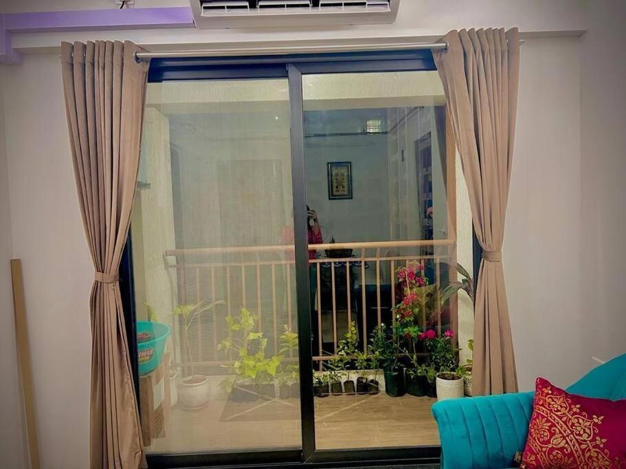 Apartment Hillview Comfy Flat In Dahisar Mumbai