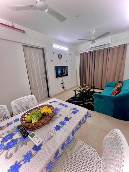 Hillview Comfy Flat In Dahisar Apartment *