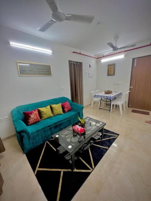 Apartment Hillview Comfy Flat In Dahisar *