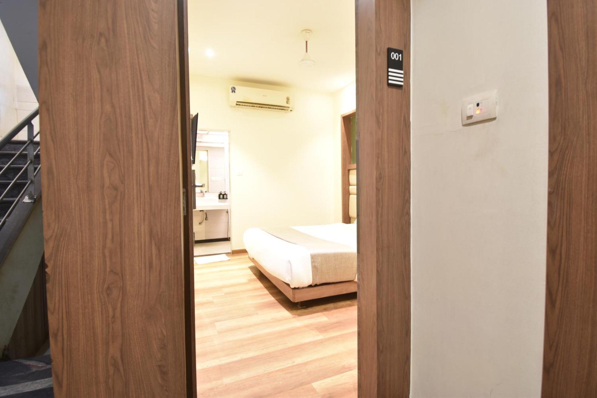Hotel The Aarya A Smart Business Mumbai