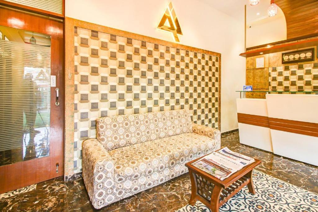 Glitz Axis International - Nr Iit & T2 Hotel Mumbai