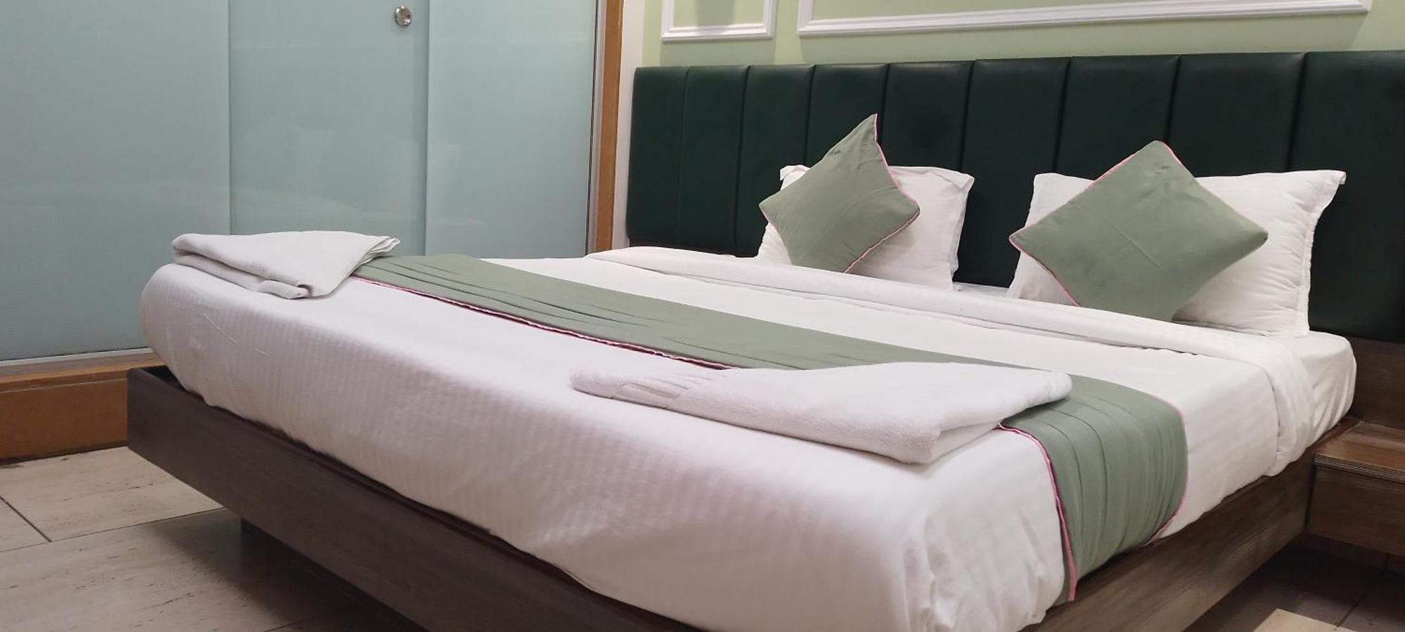 Shine Hospitality Group Hotel 2*