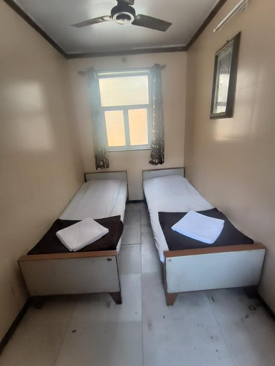 Rupali Hotel *