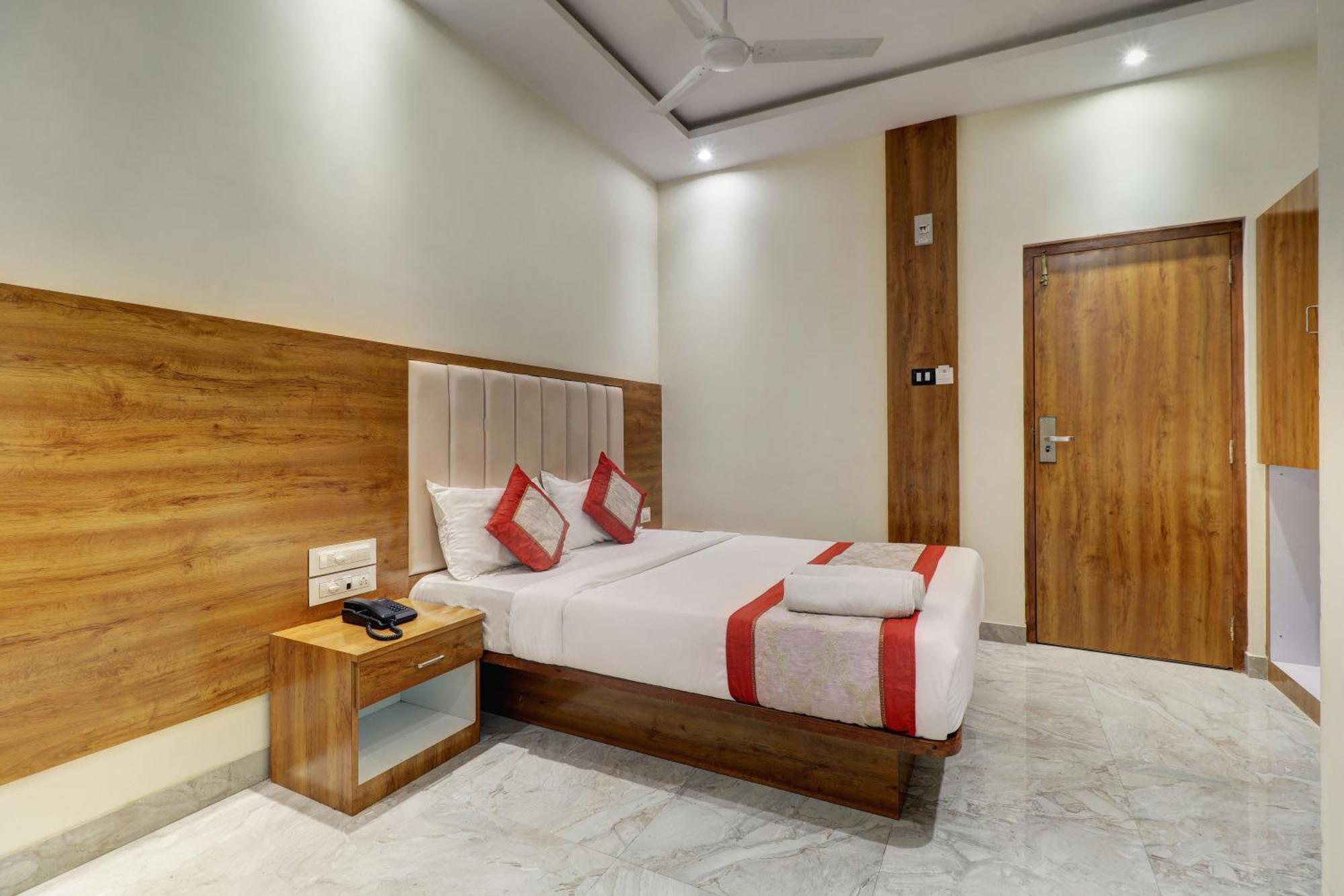 A K Hotel 3*