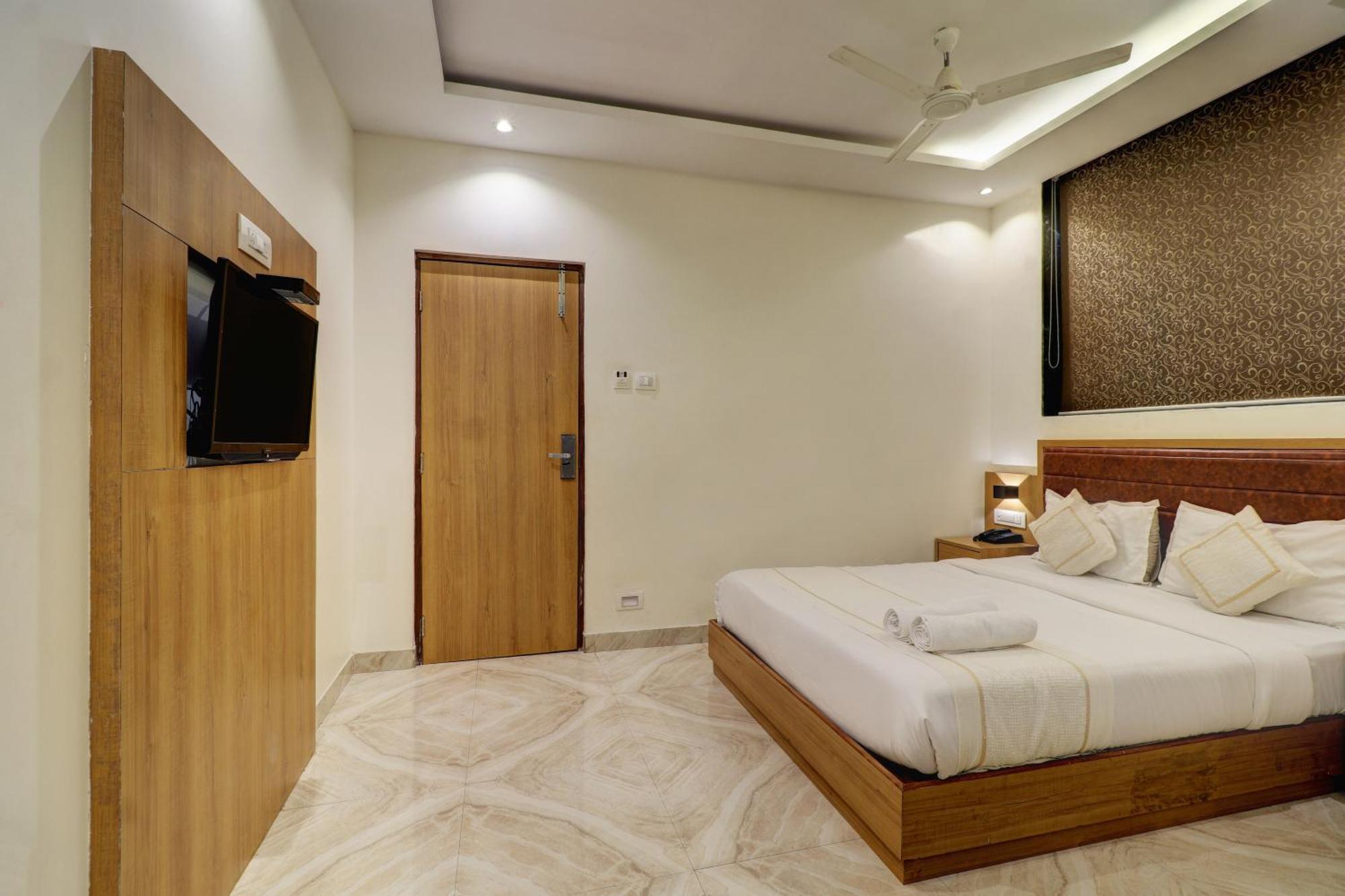 A K Hotel 3*