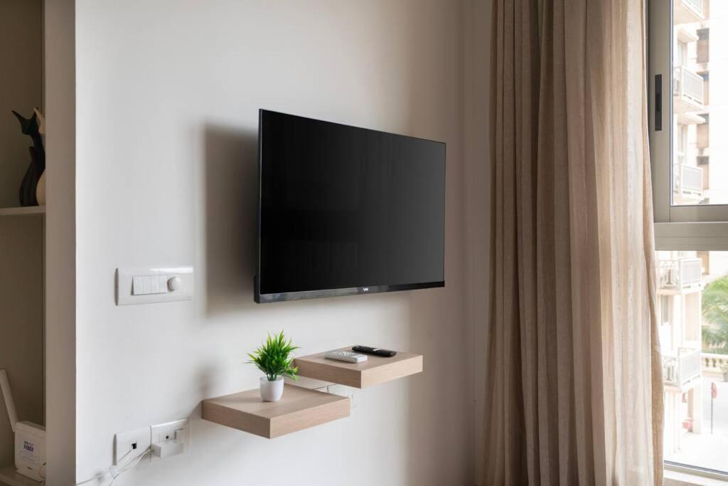 Chic, Boho Themed 1bhk Apt In Hiranandani Powai *