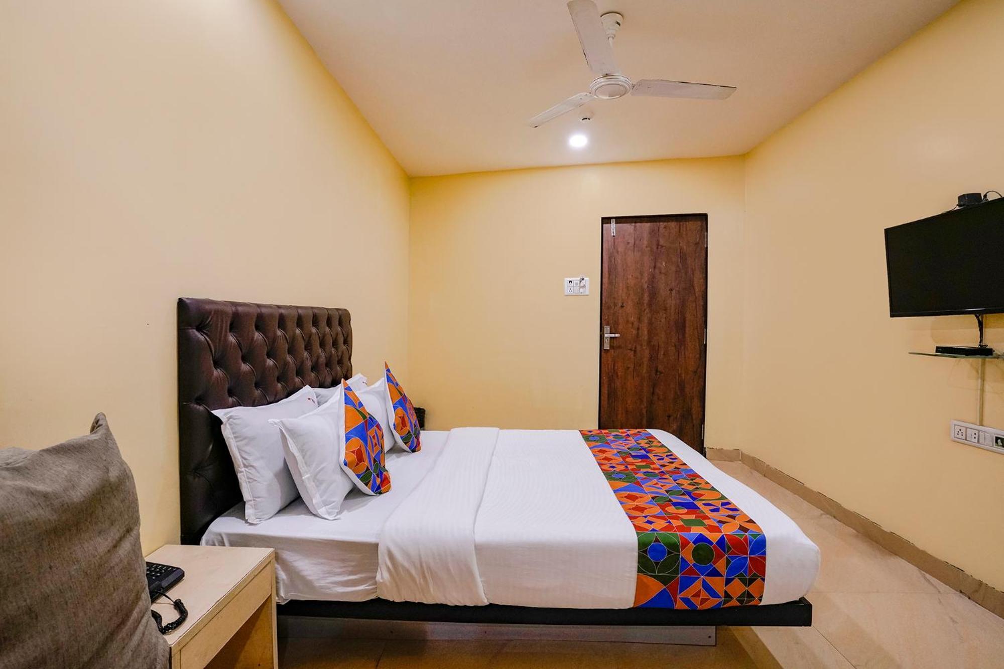Guest house U Life Residency Mumbai