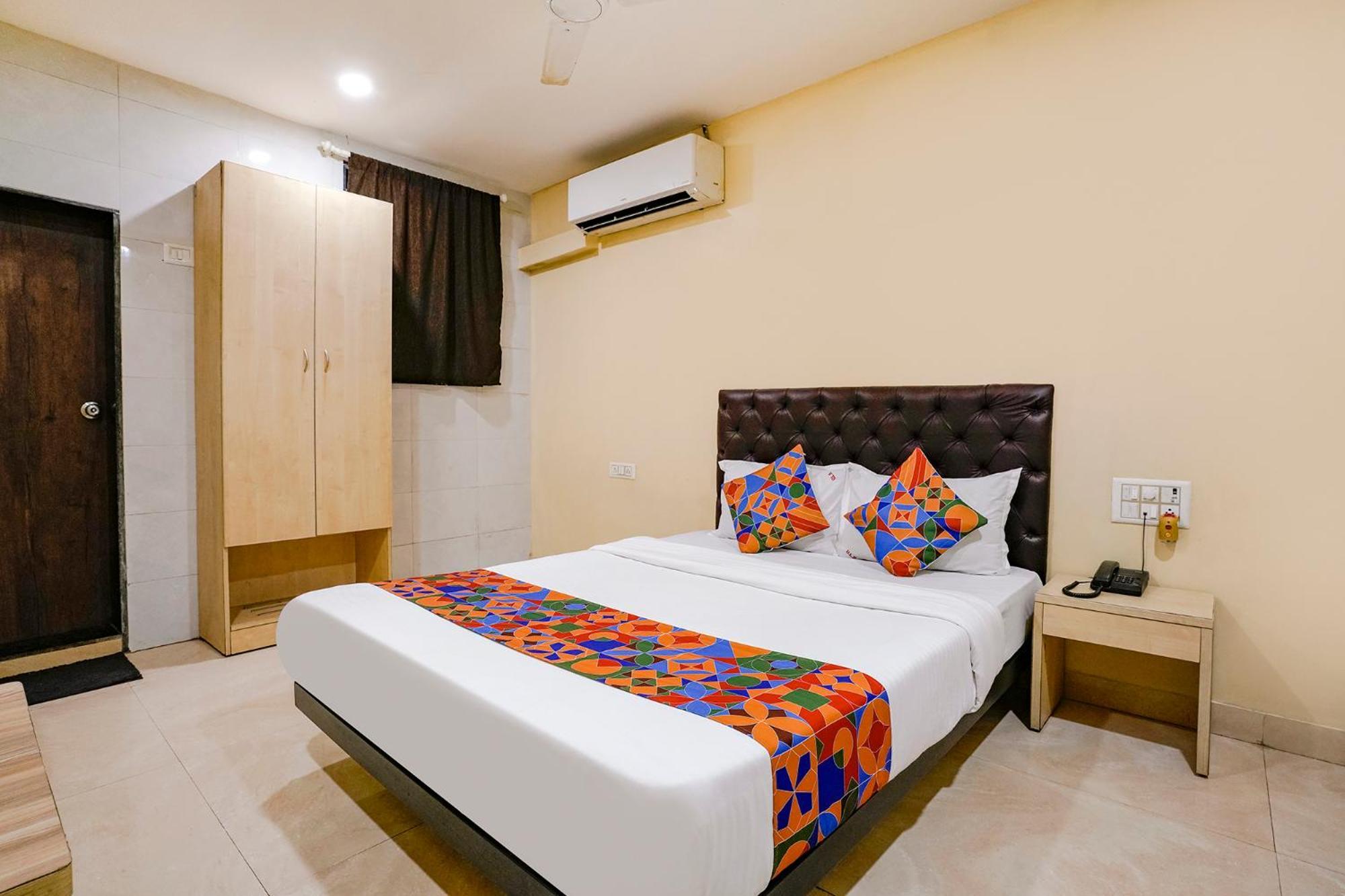 Guest house U Life Residency Mumbai