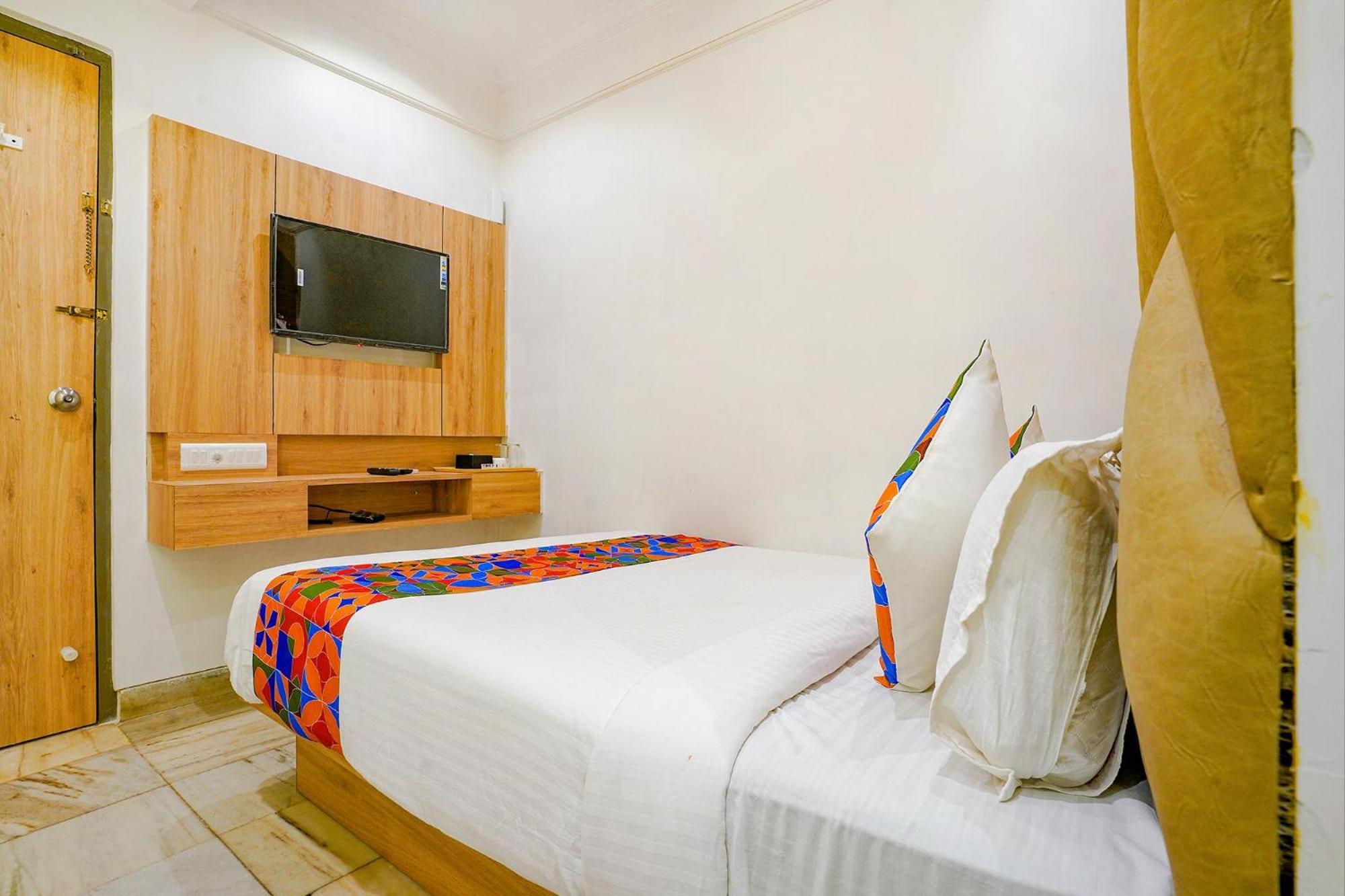 Hotel Fabexpress New Deepak - Nr & Csmt Station