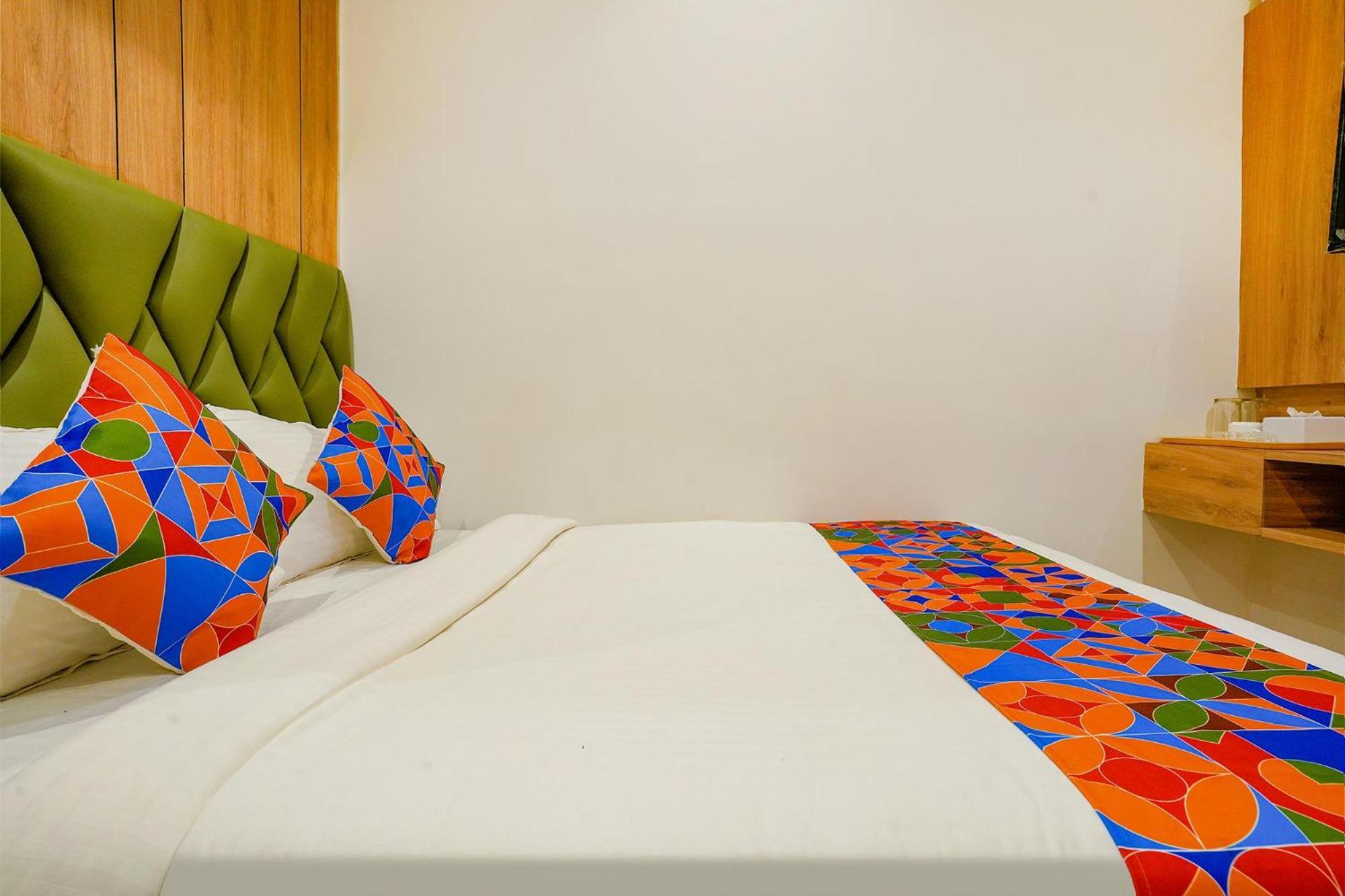 Fabexpress New Deepak - Nr & Csmt Station Hotel 2*