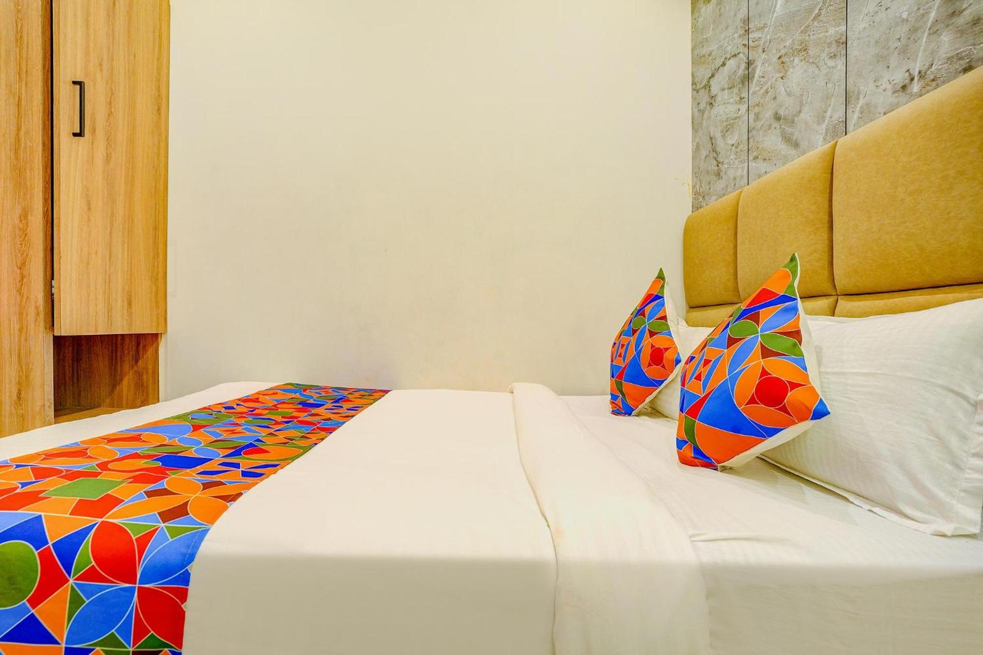 Hotel Fabexpress New Deepak - Nr & Csmt Station Mumbai