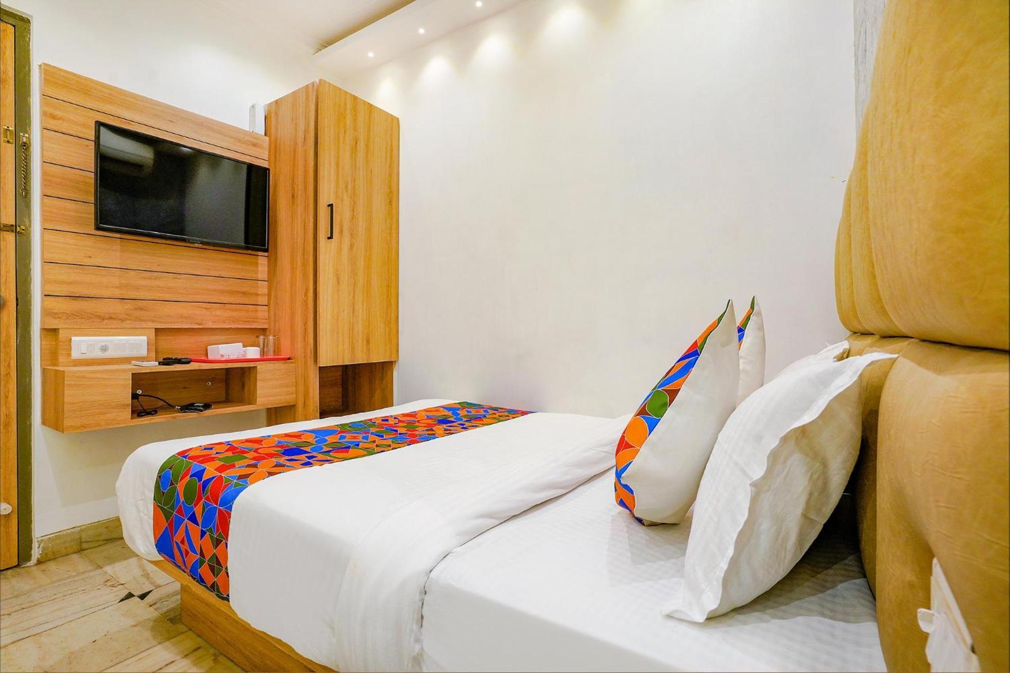 Hotel Fabexpress New Deepak - Nr & Csmt Station