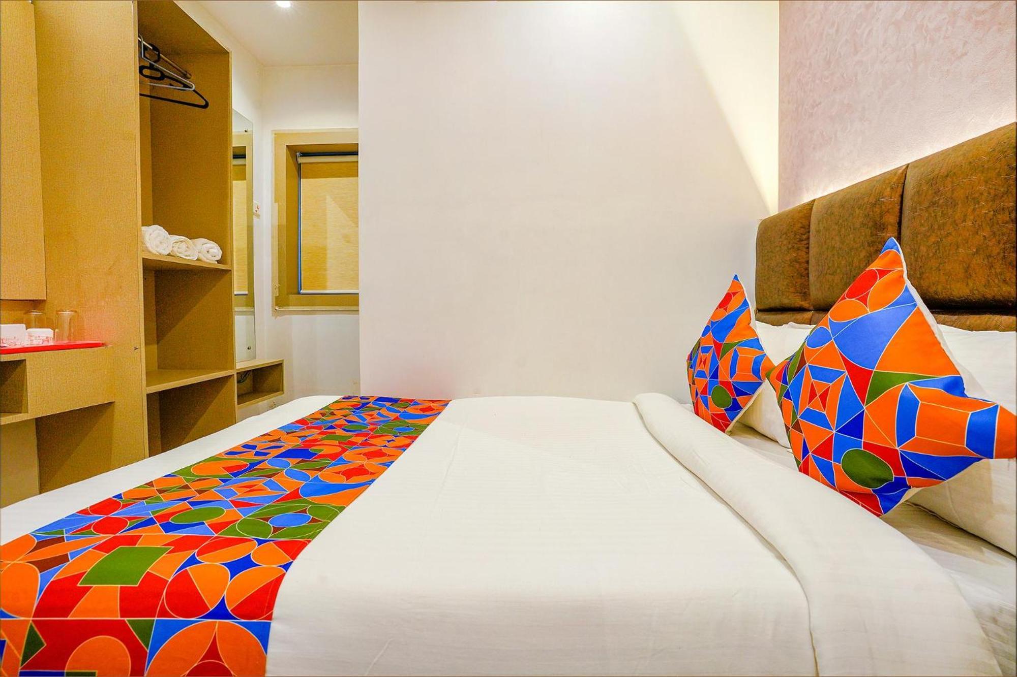 Hotel Fabexpress New Deepak - Nr & Csmt Station
