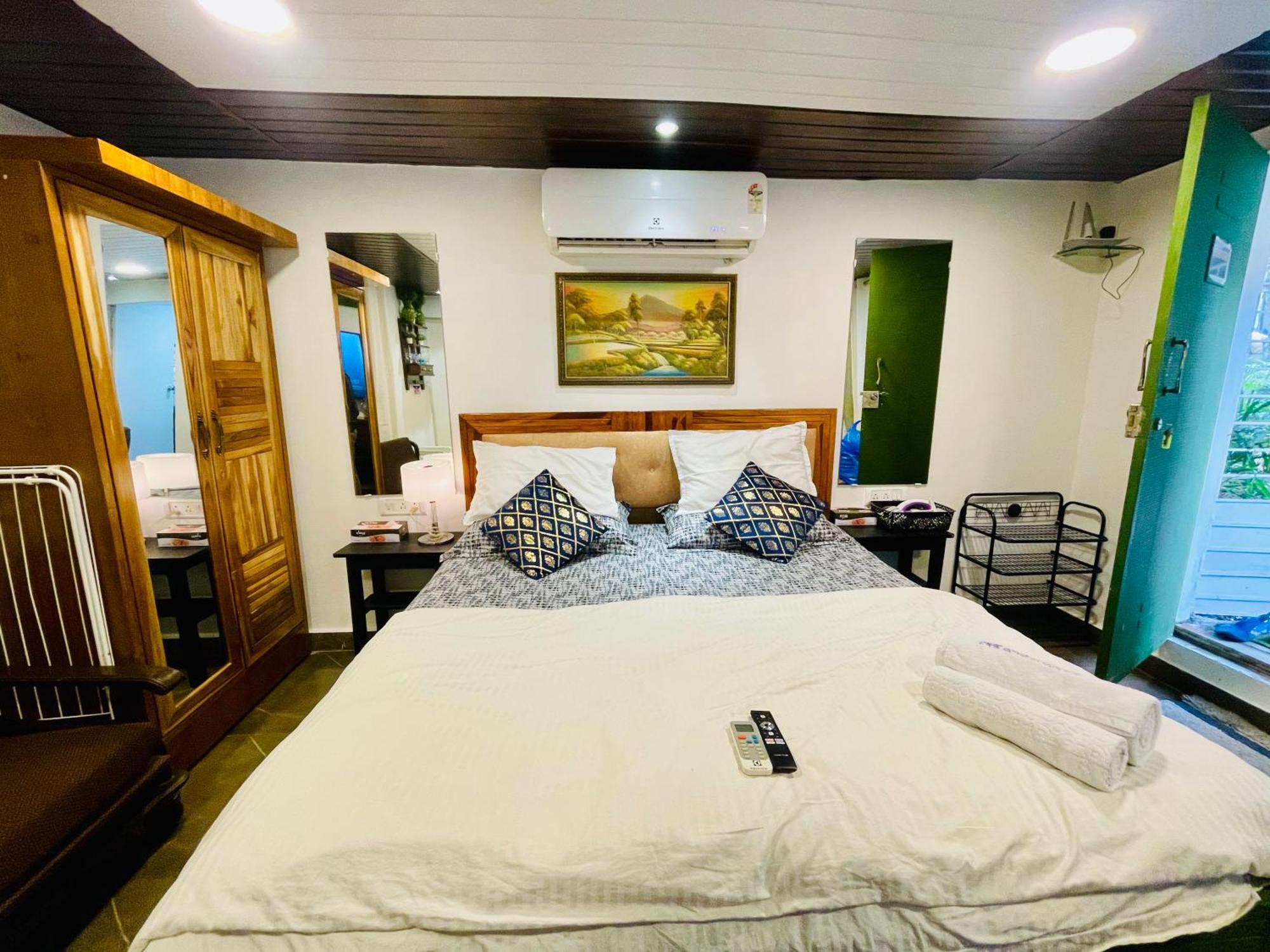 Independent 25 Corner House Bandra West *