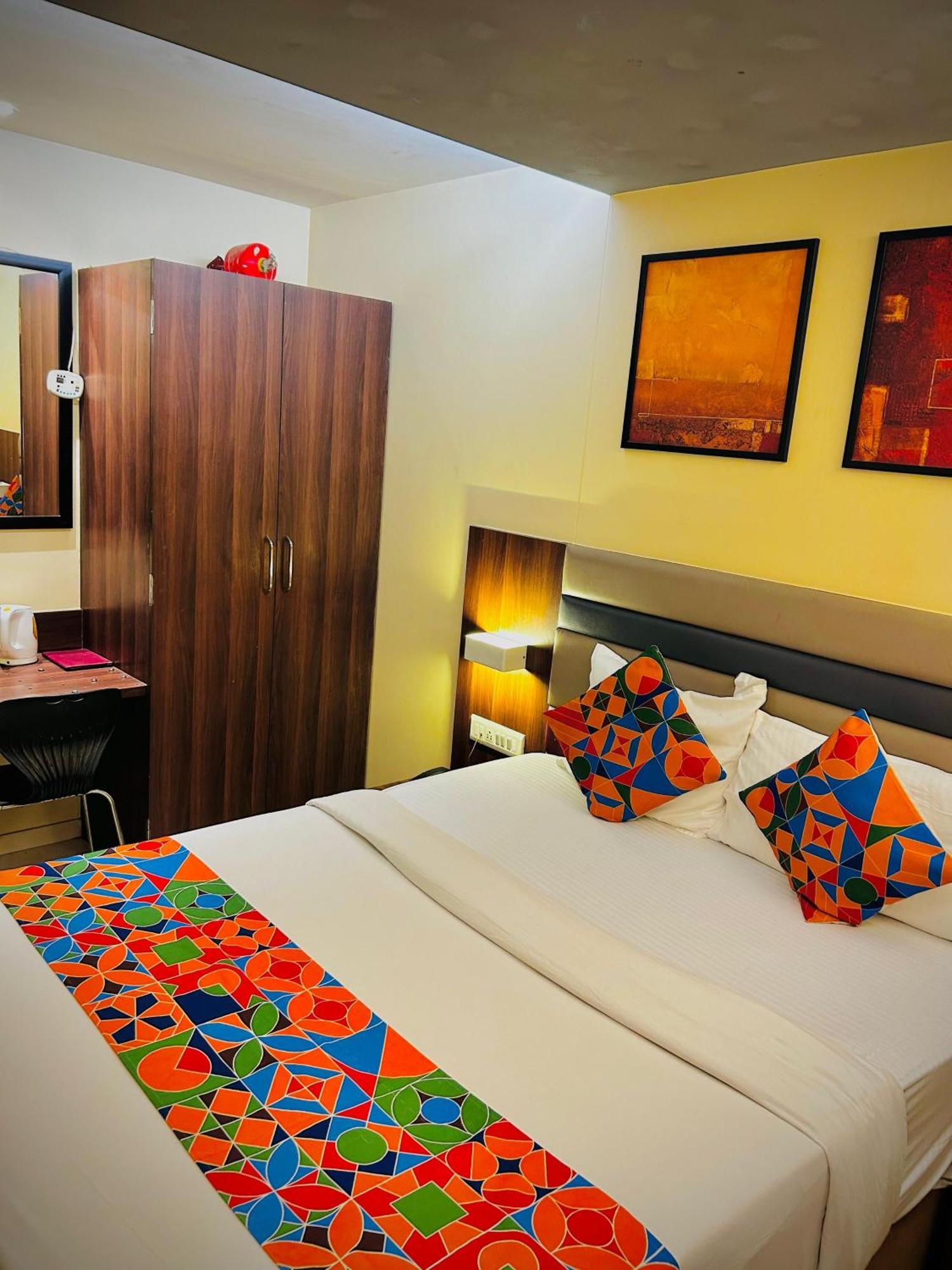 Regal International - Near International Airport Andheri East 3*