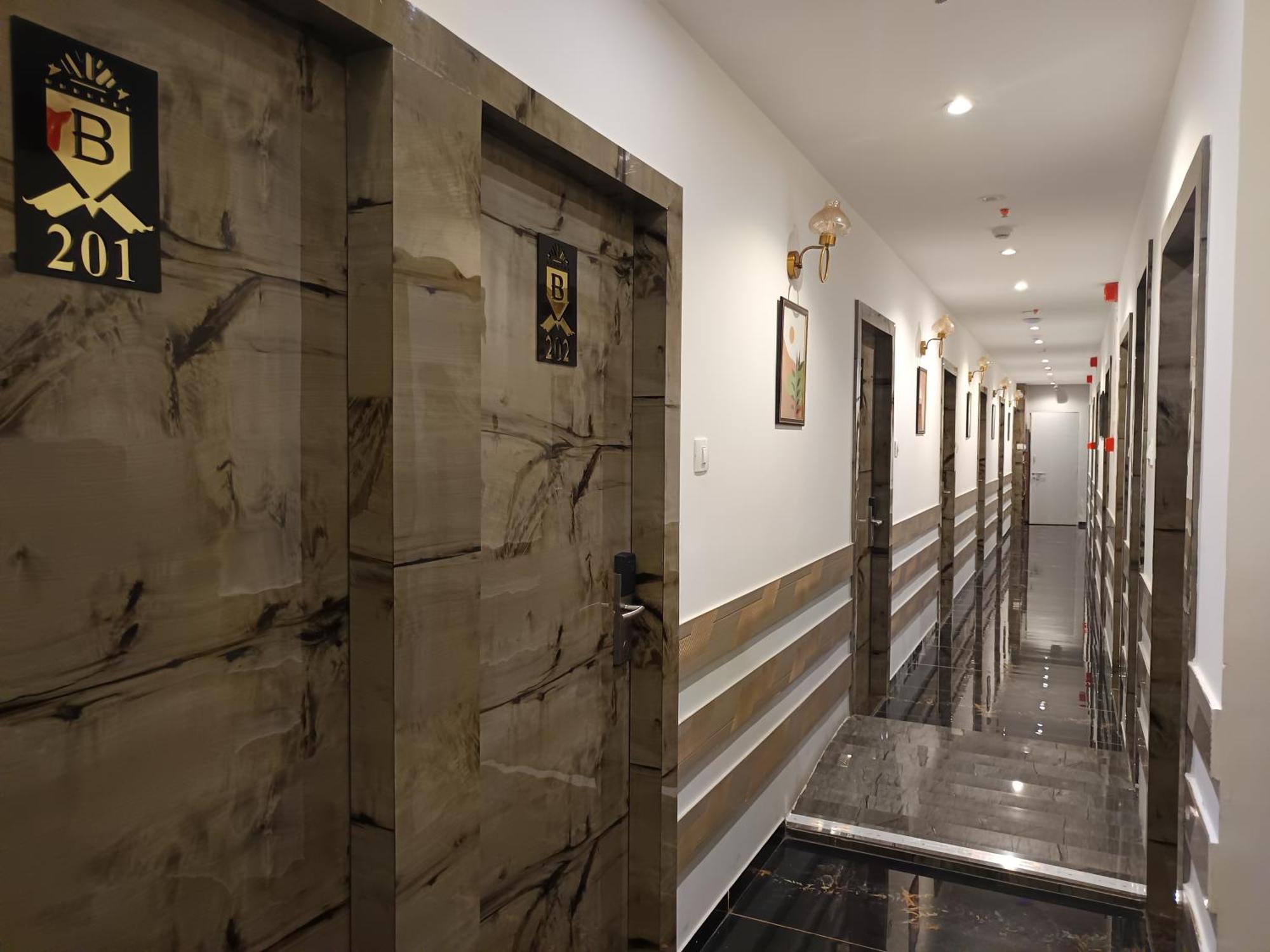 Beverly Palace Santacruz - Near Bkc - Airport T1 Hotel