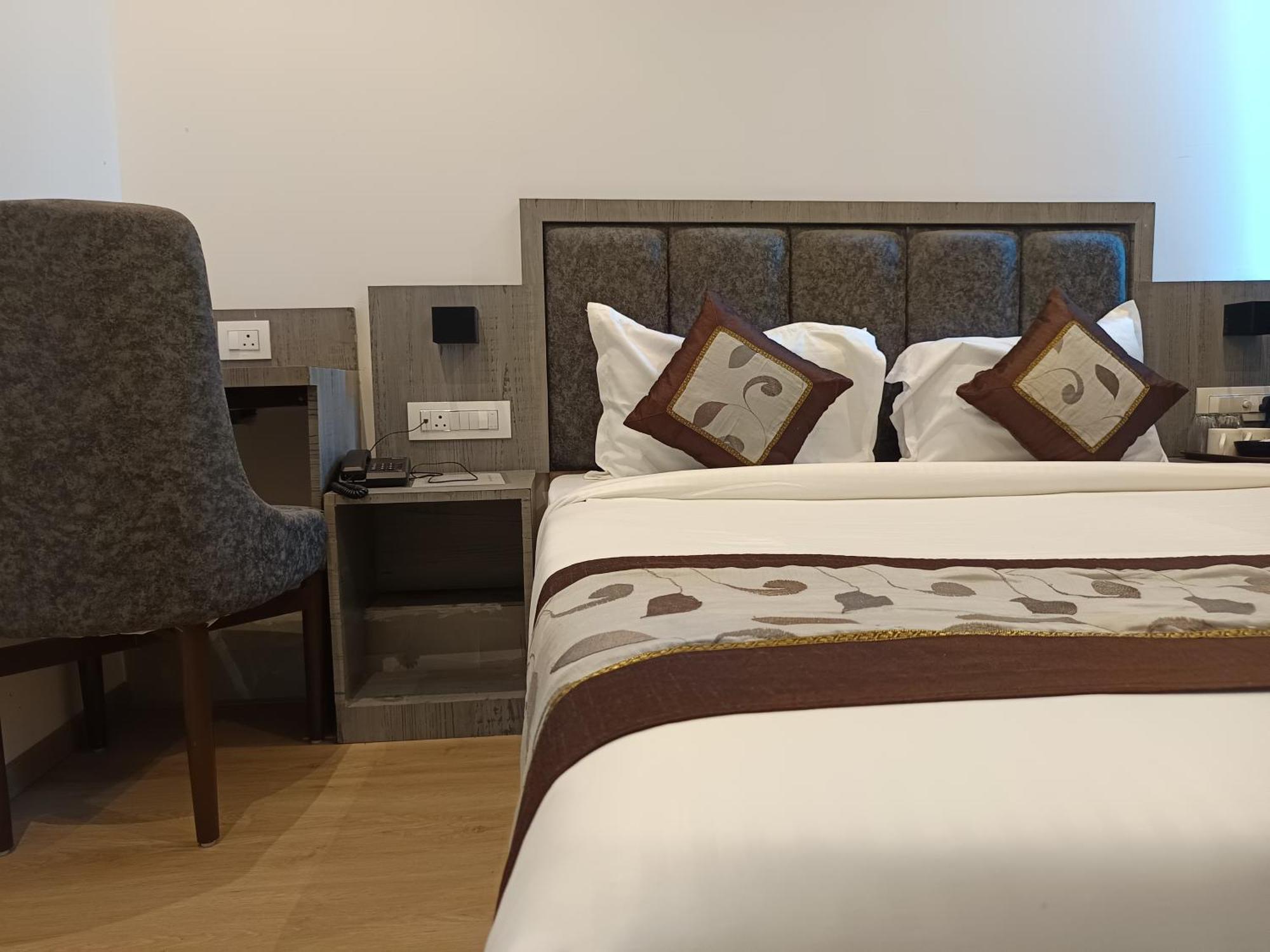 Beverly Palace Santacruz - Near Bkc - Airport T1 Hotel