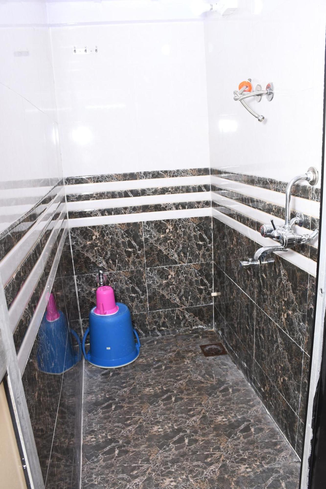 Afra Dormitory For Female & Male 5 Min From Airport