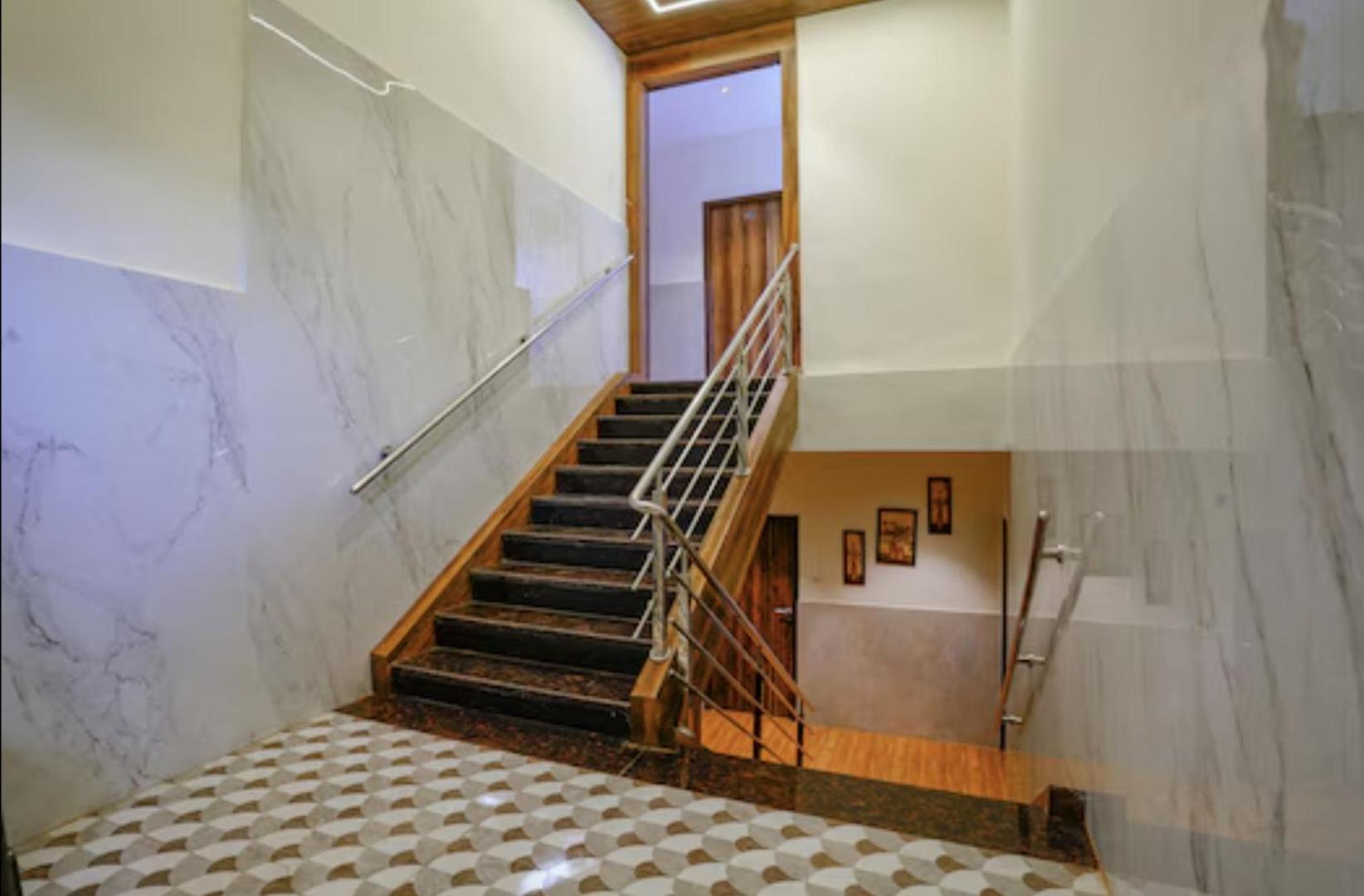 Hotel Moon Lite Residency - Marve Road Malad West
