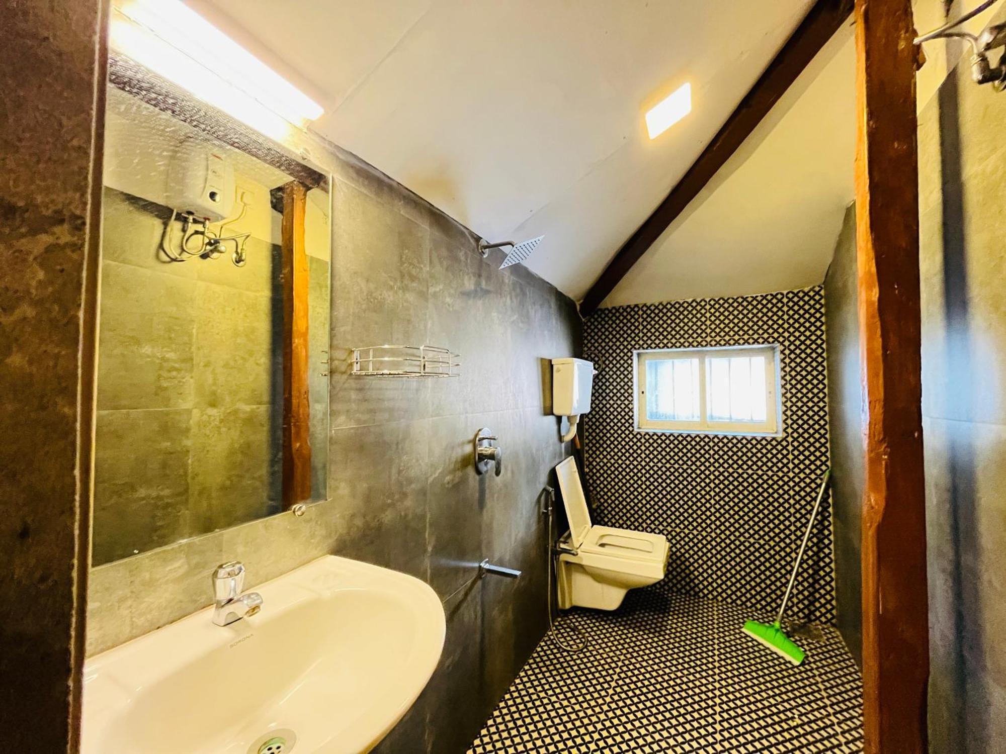 Rose 3bhk Bandra W By The Company - Eco