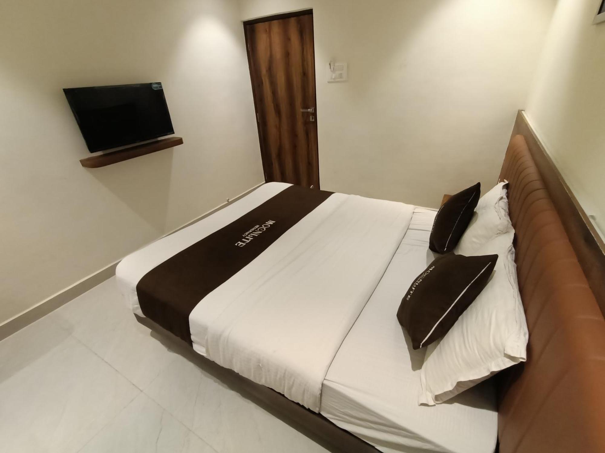 Moon Lite Residency - Marve Road Malad West 2*