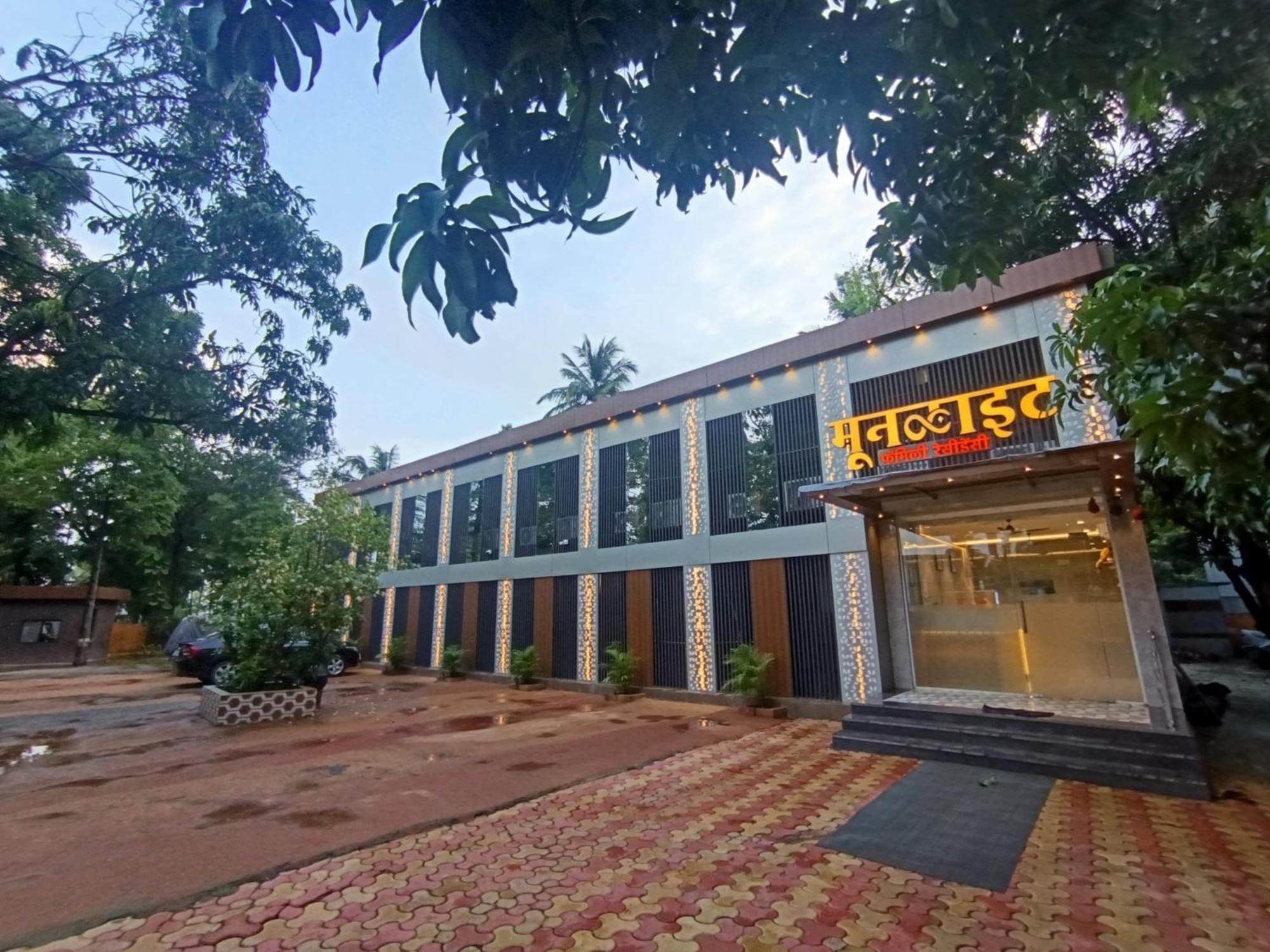 Moon Lite Residency - Marve Road Malad West Hotel