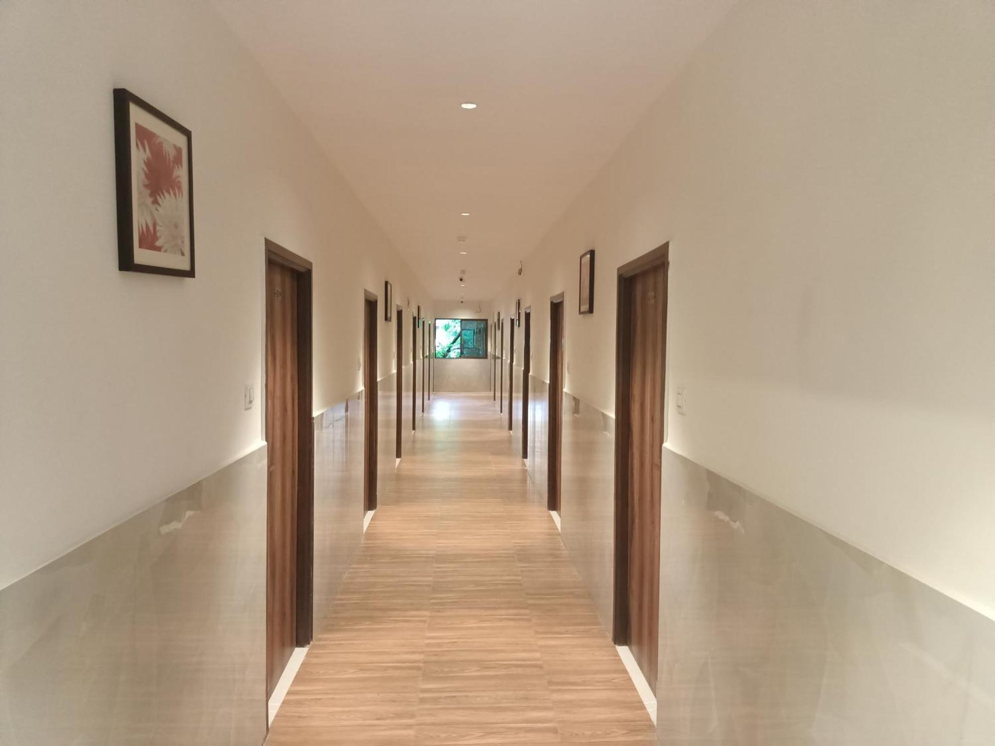 Hotel Moon Lite Residency - Marve Road Malad West