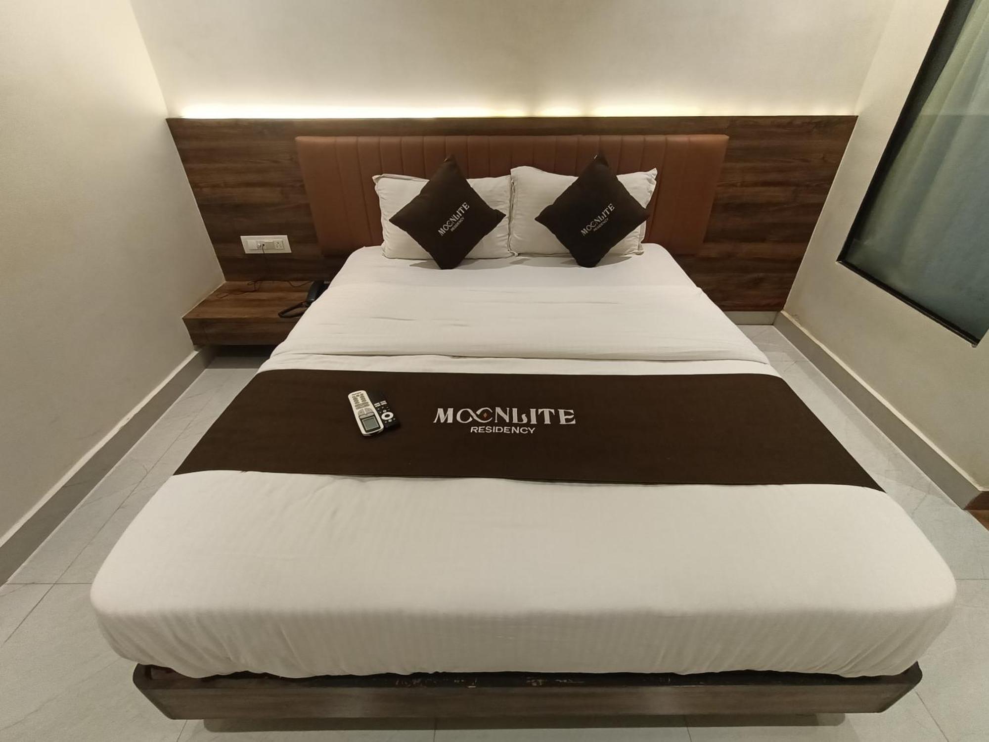 Hotel Moon Lite Residency - Marve Road Malad West 2*