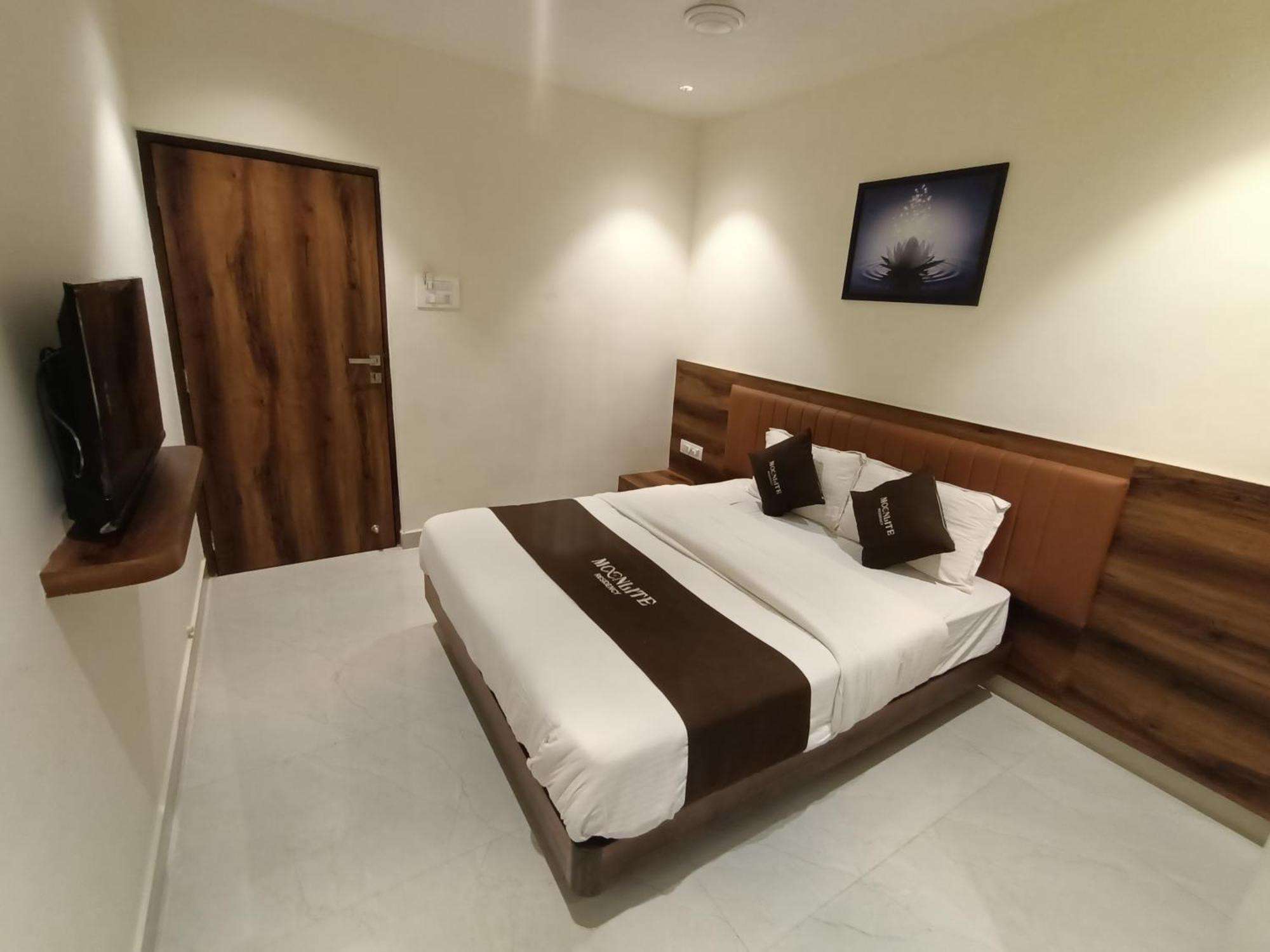 Moon Lite Residency - Marve Road Malad West 2*
