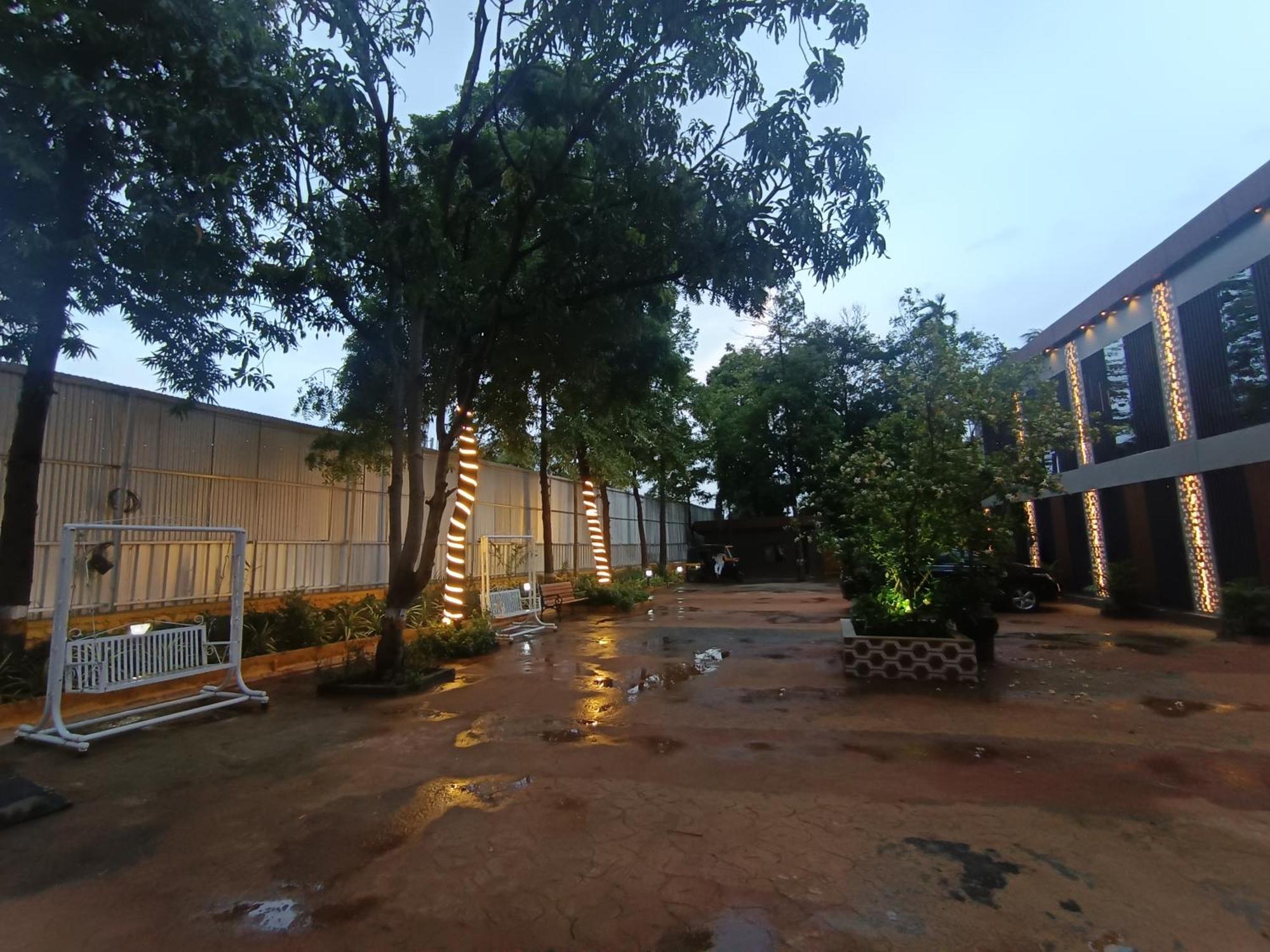 Moon Lite Residency - Marve Road Malad West Hotel