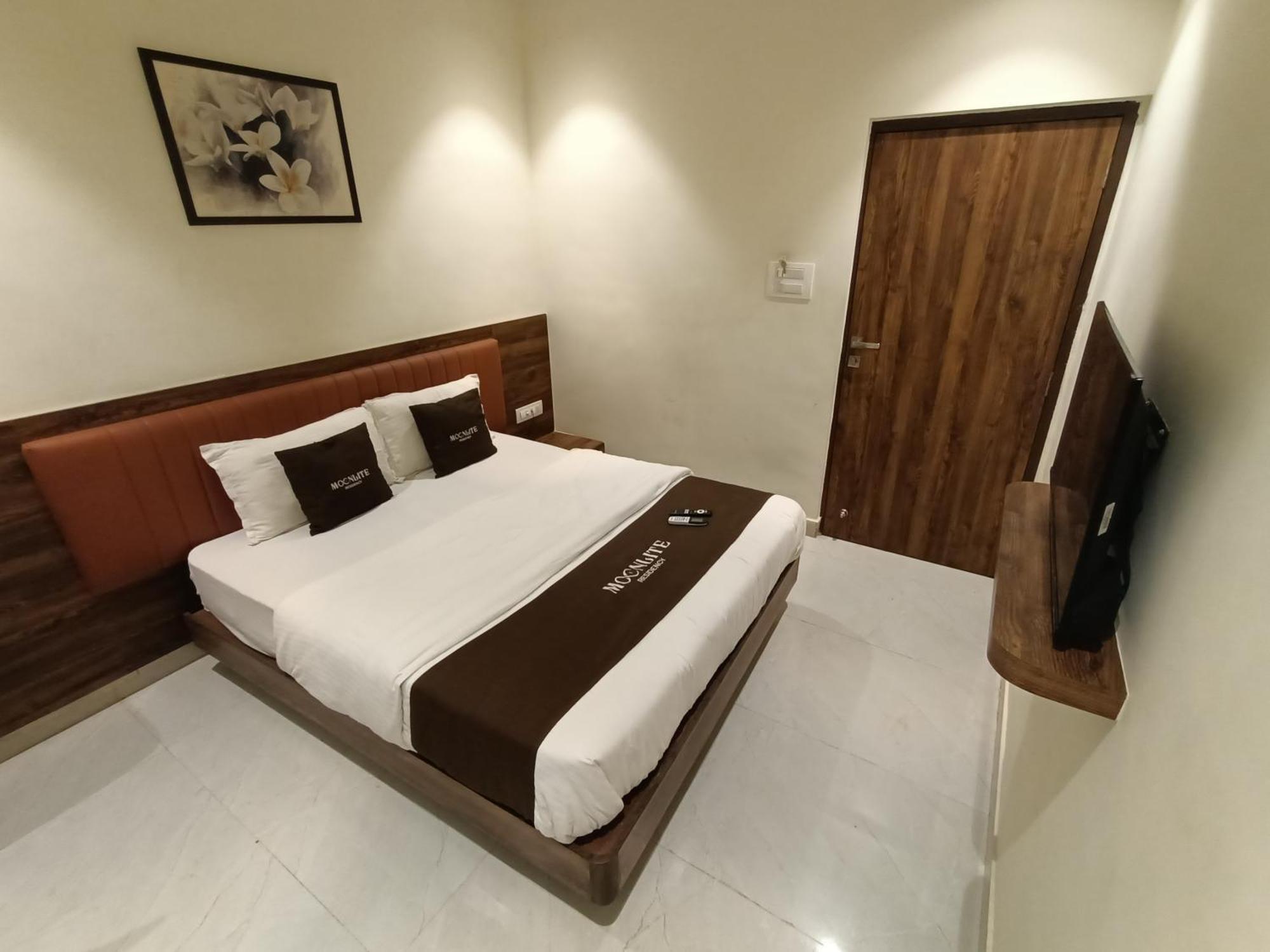 Hotel Moon Lite Residency - Marve Road Malad West Mumbai