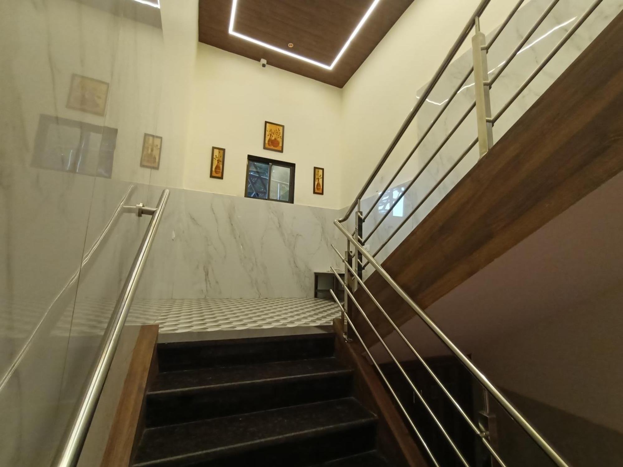 Hotel Moon Lite Residency - Marve Road Malad West 2*