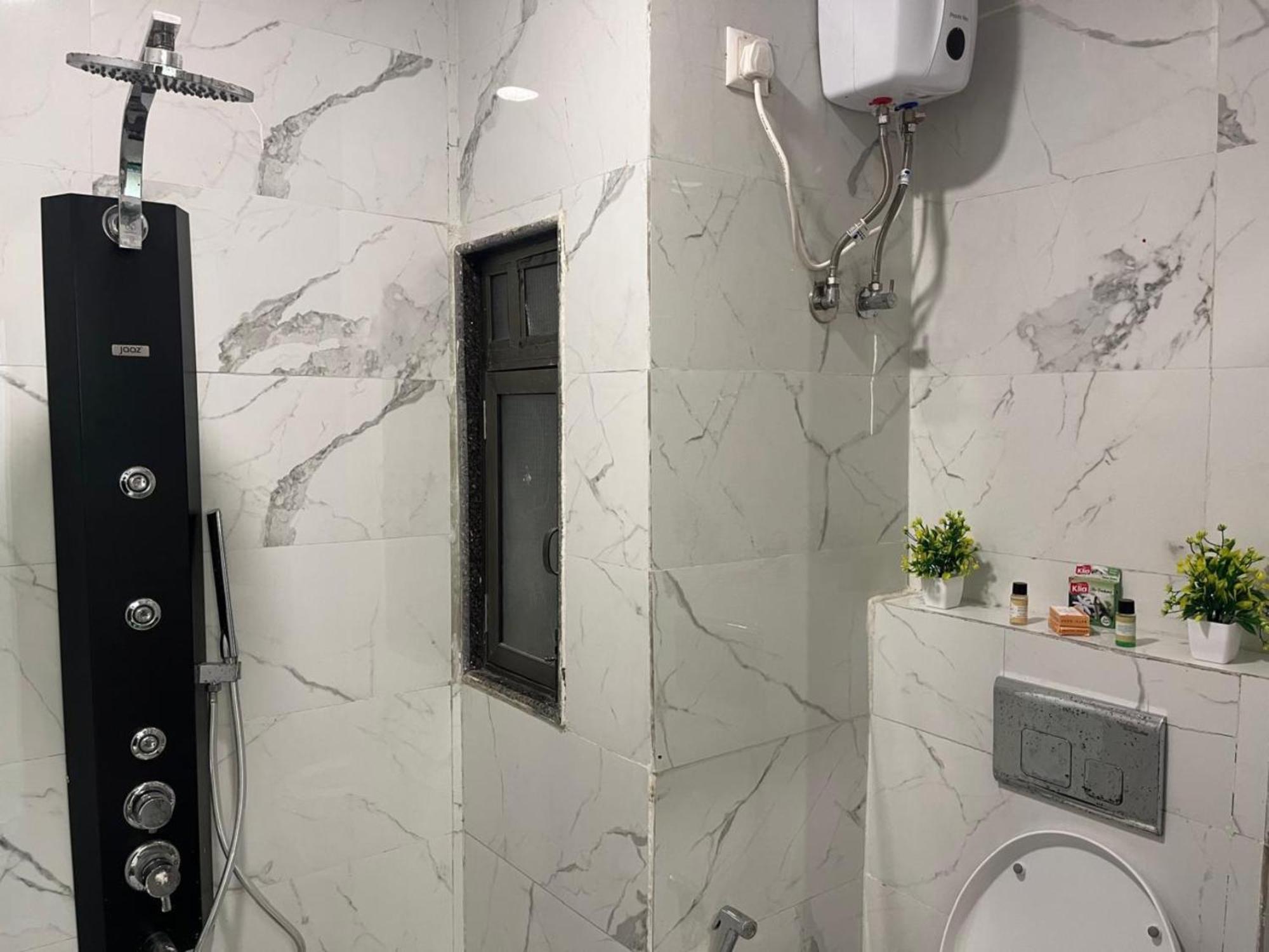 Ivy Splendour Private B, Oshiwara